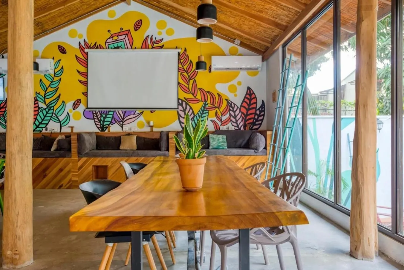 Socialtel Santa Teresa South