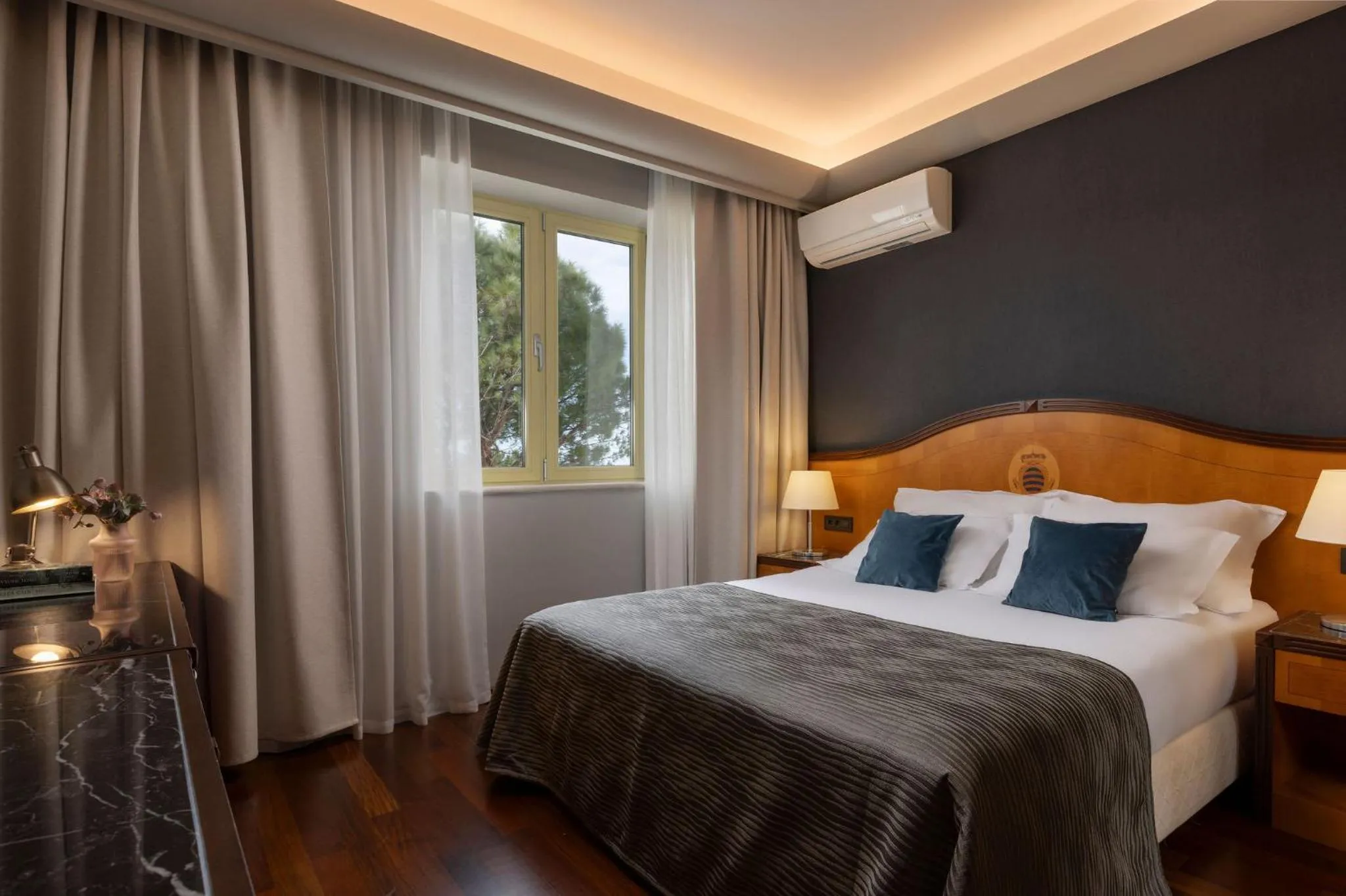 Bedroom, Bed in Hotel More