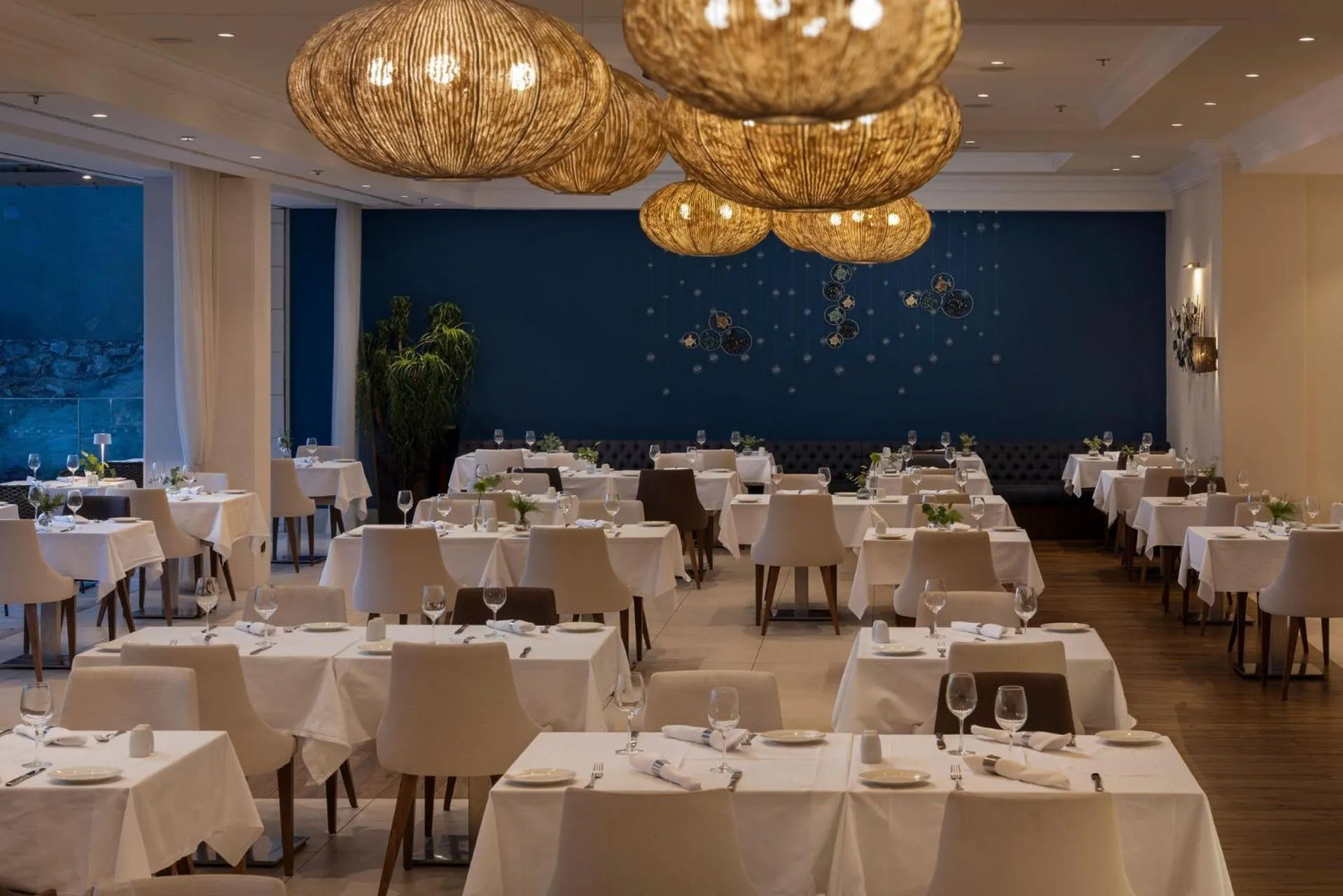 Restaurant/places to eat in Hotel More