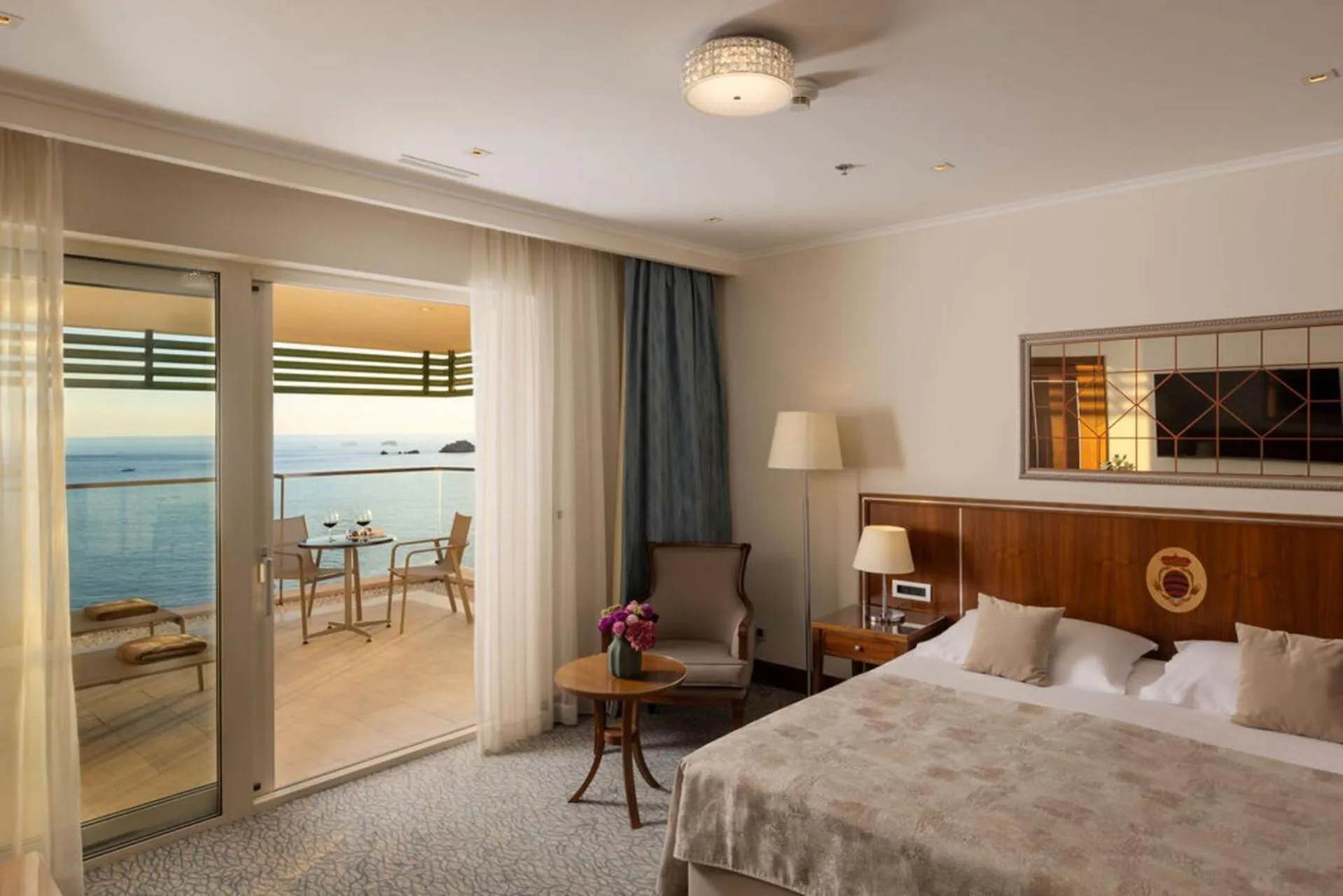 Bedroom, Bed in Hotel More