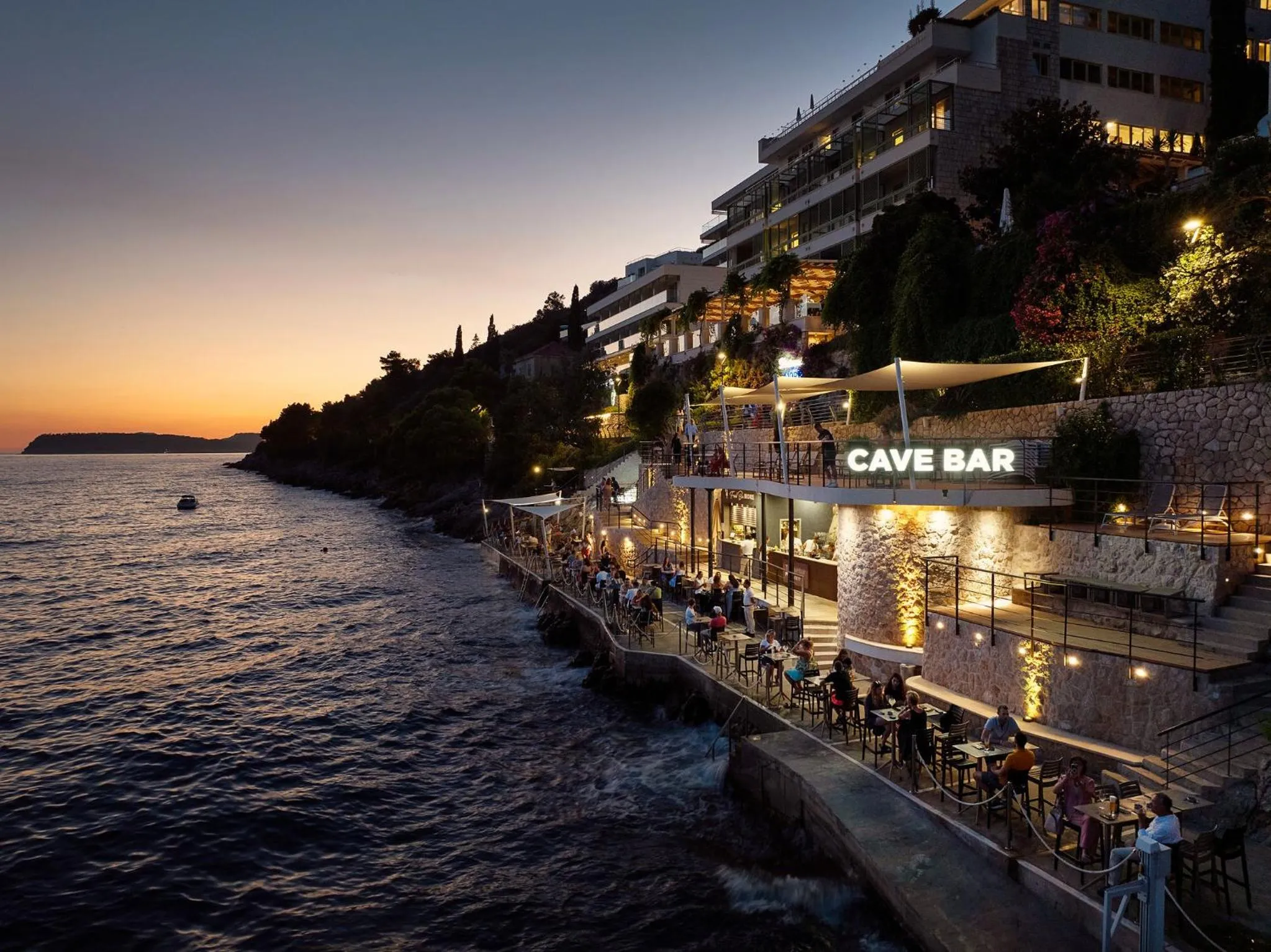 Property building in Hotel More