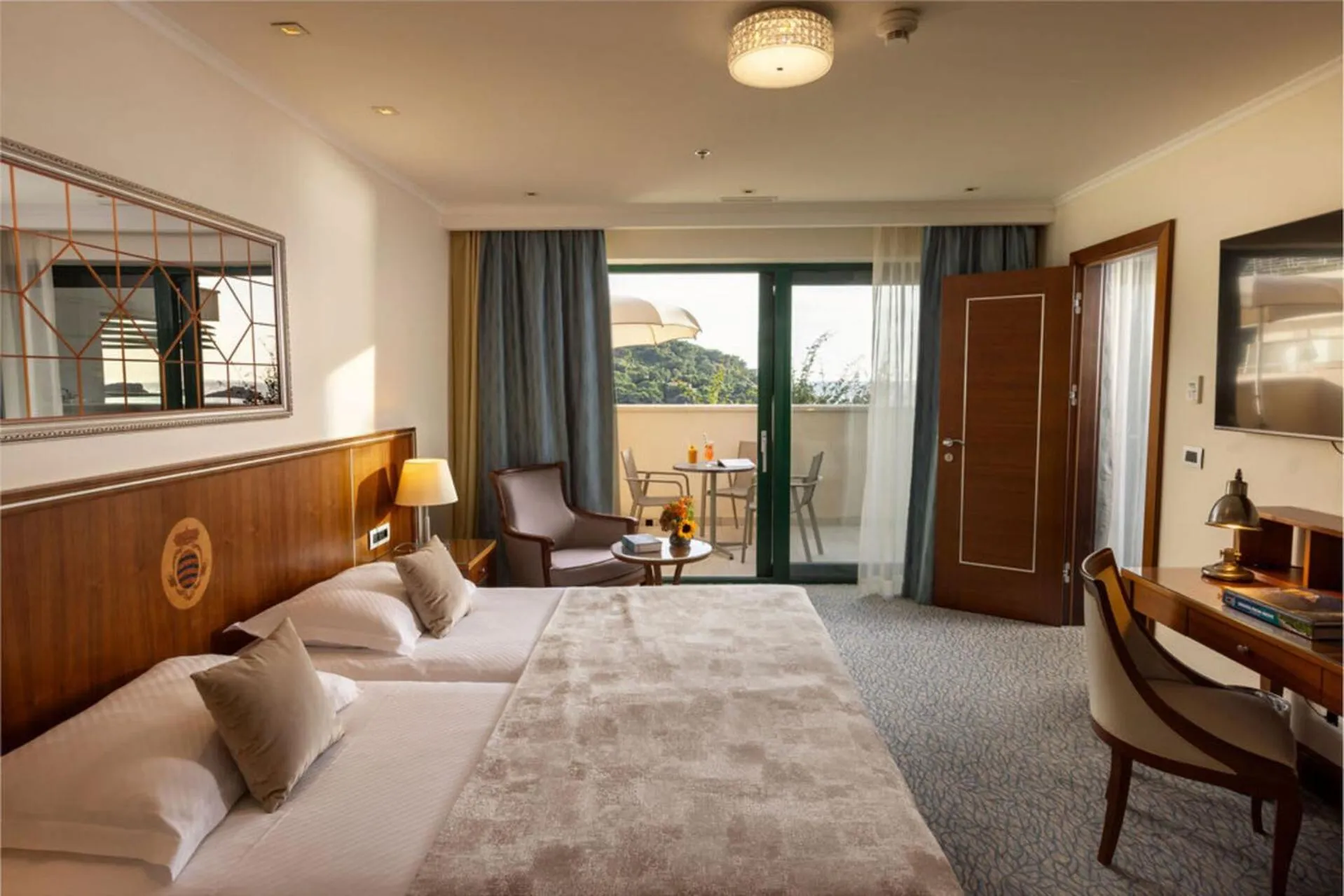 Bedroom, Bed in Hotel More