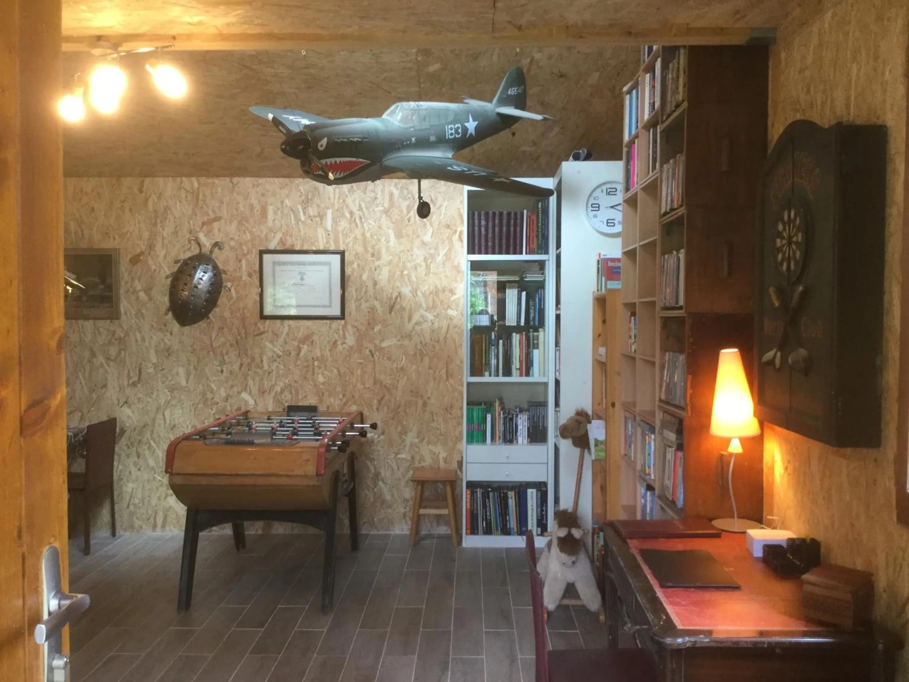 Library in Les Crinieres En Brie