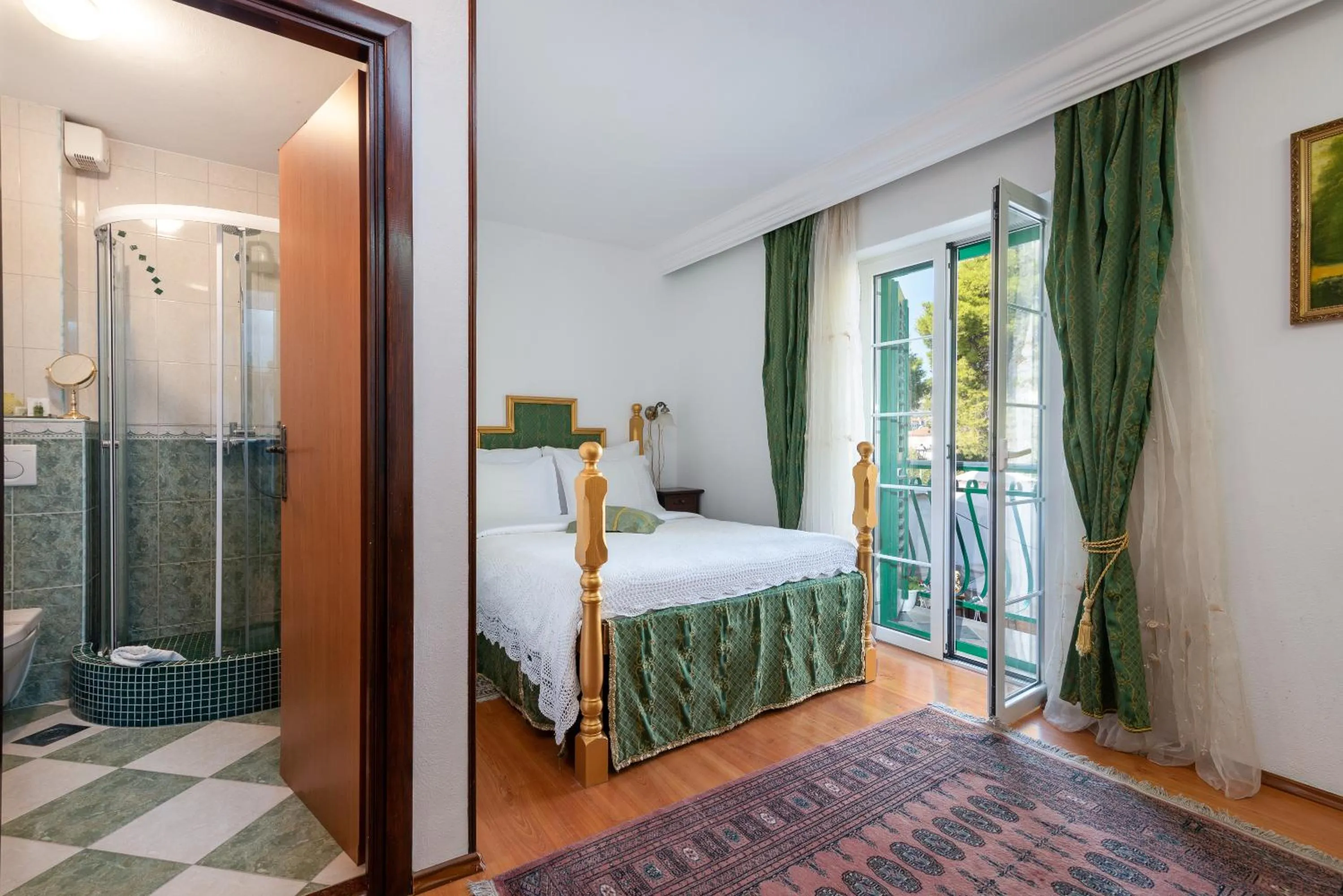 Shower, Bed in Heritage Hotel Pasike