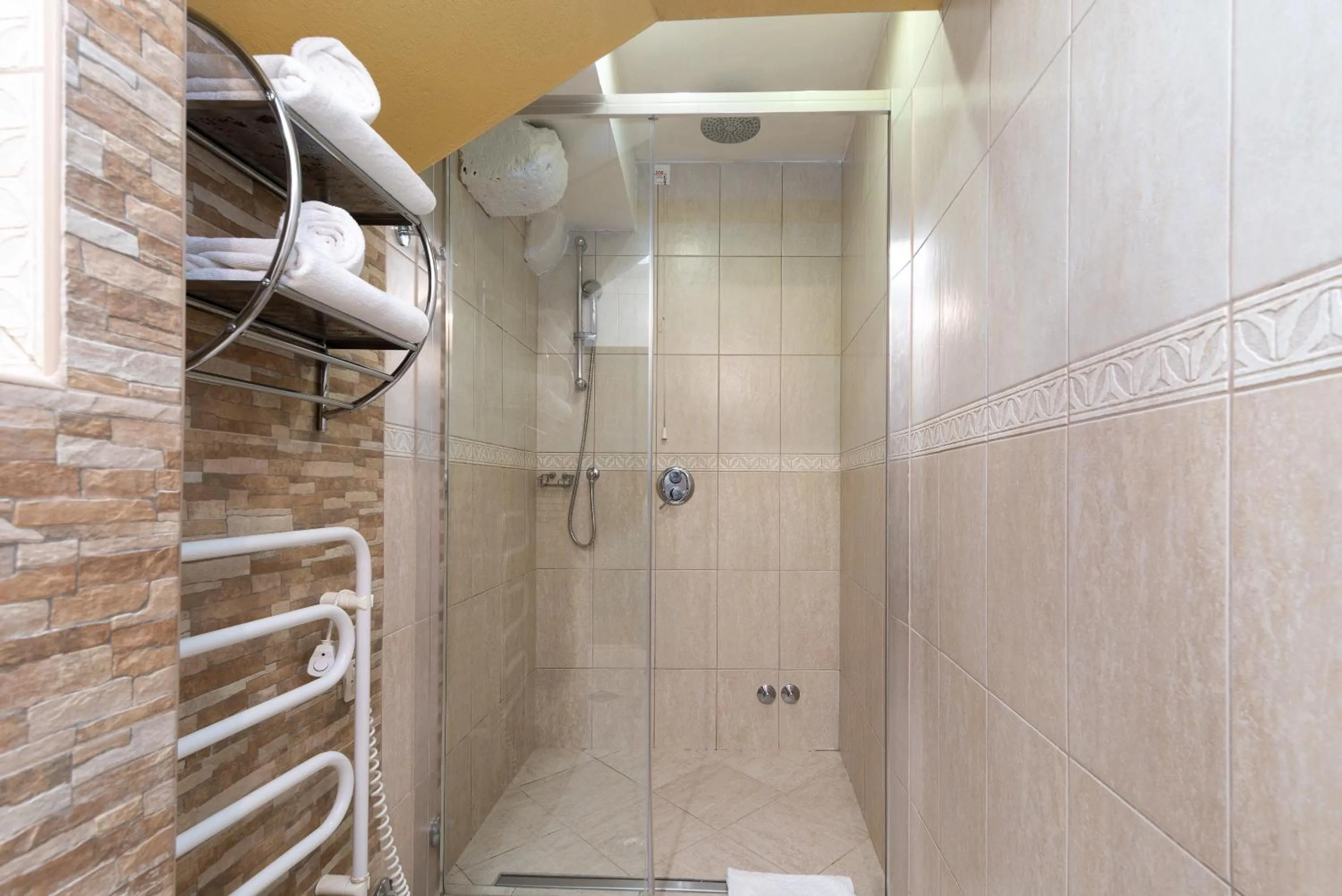 Shower in Heritage Hotel Pasike