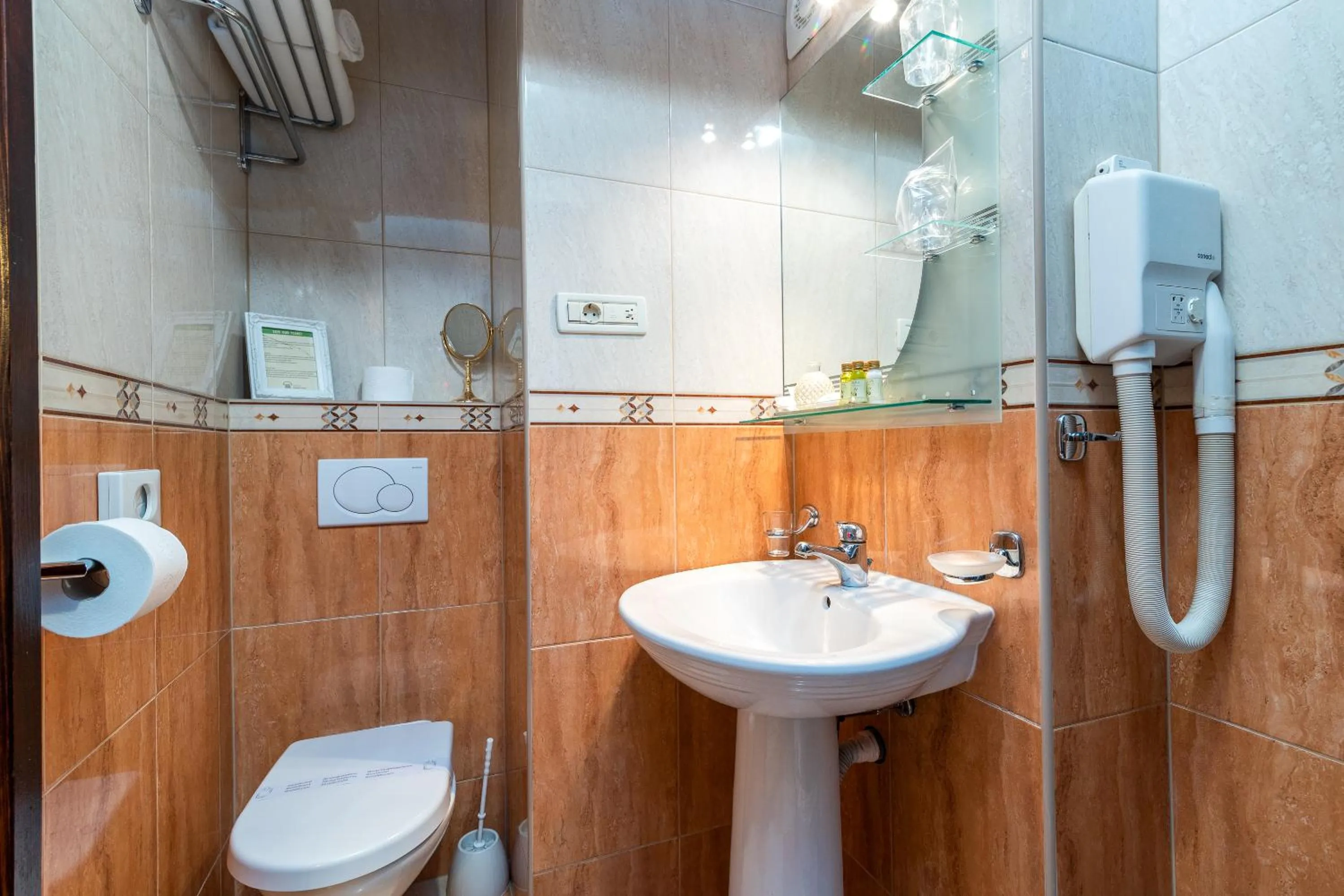 Shower in Heritage Hotel Pasike