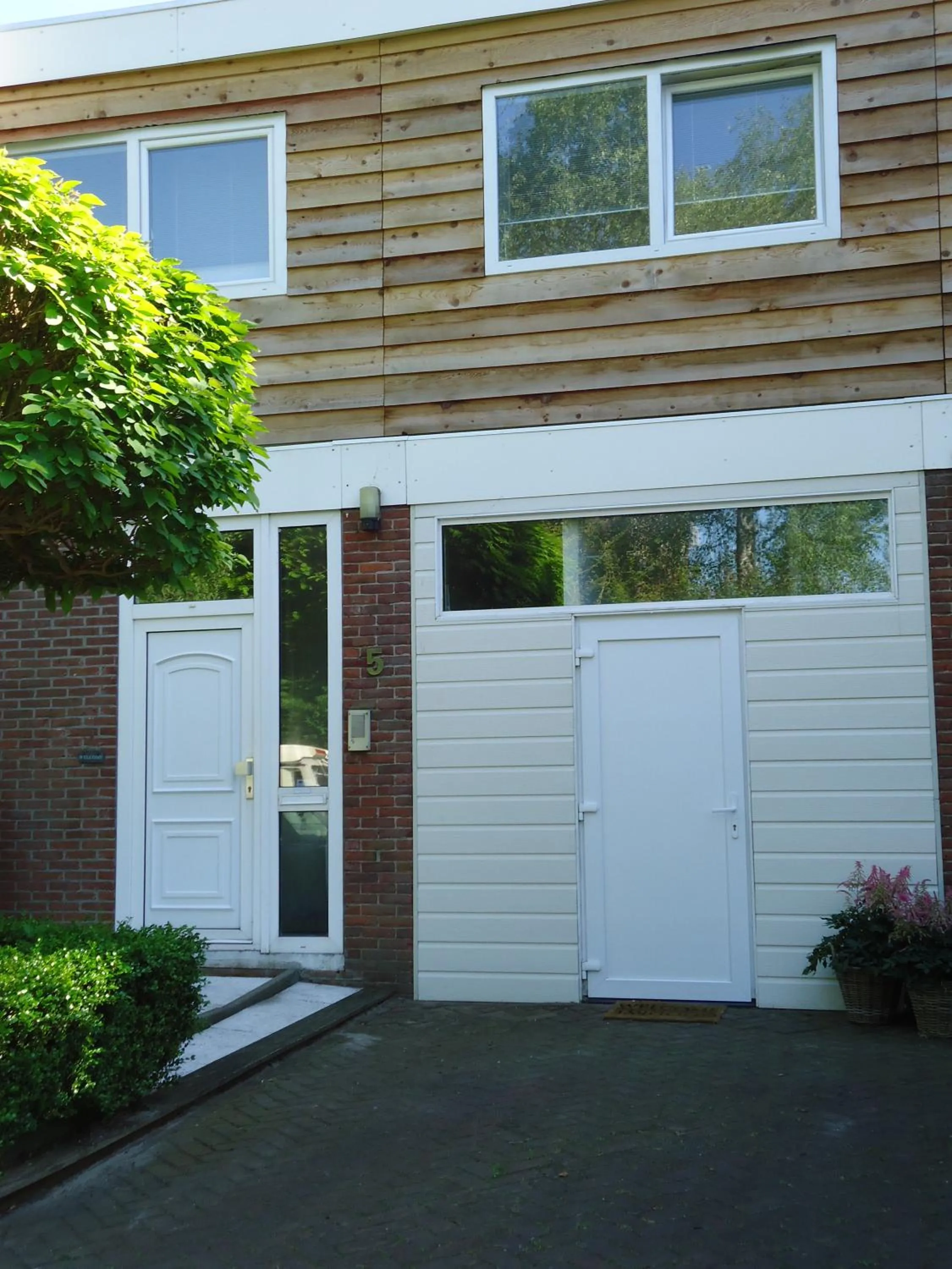 Facade/entrance in B&B Sloterpark