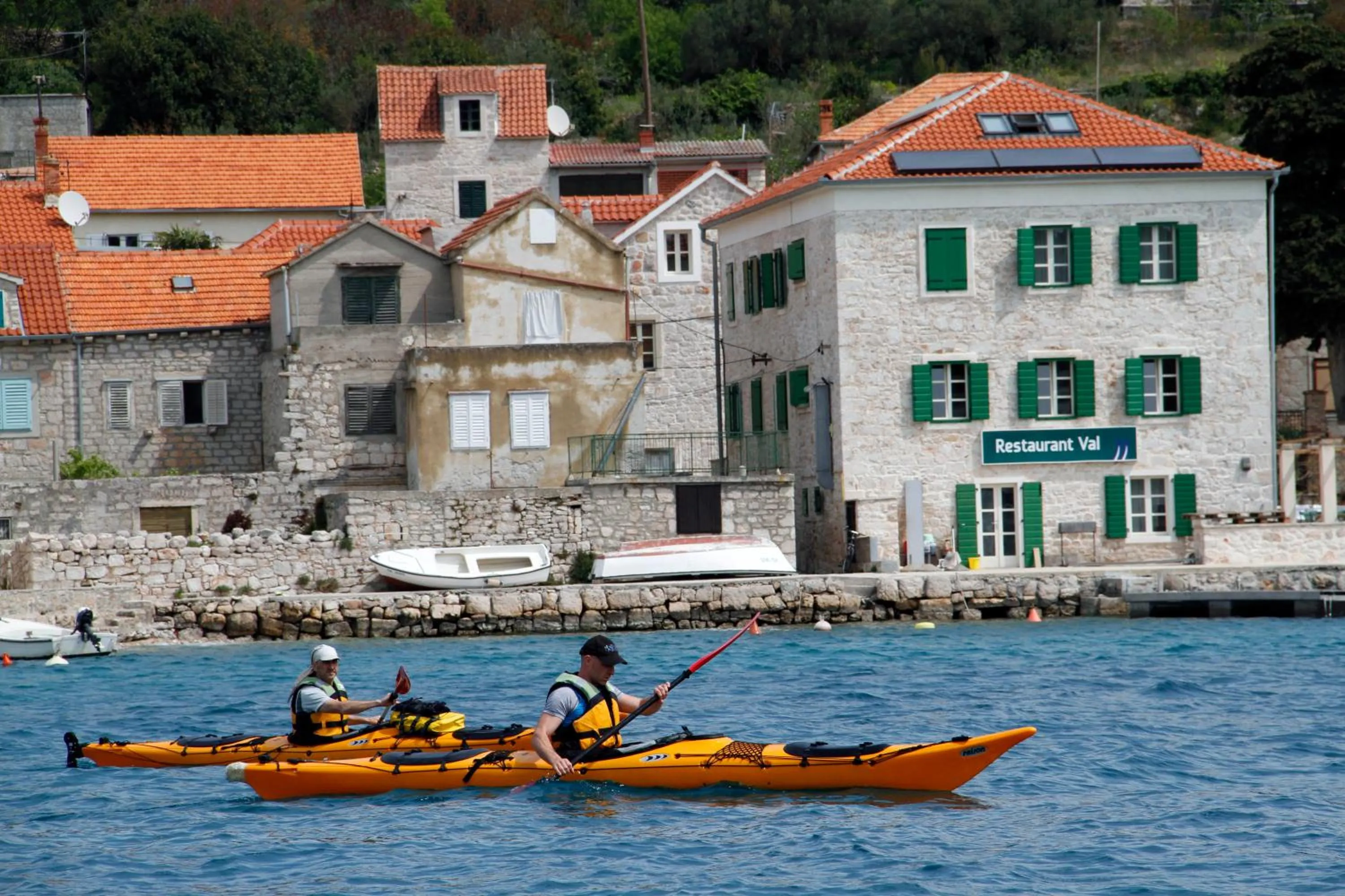 Canoeing in Hotel Maestral