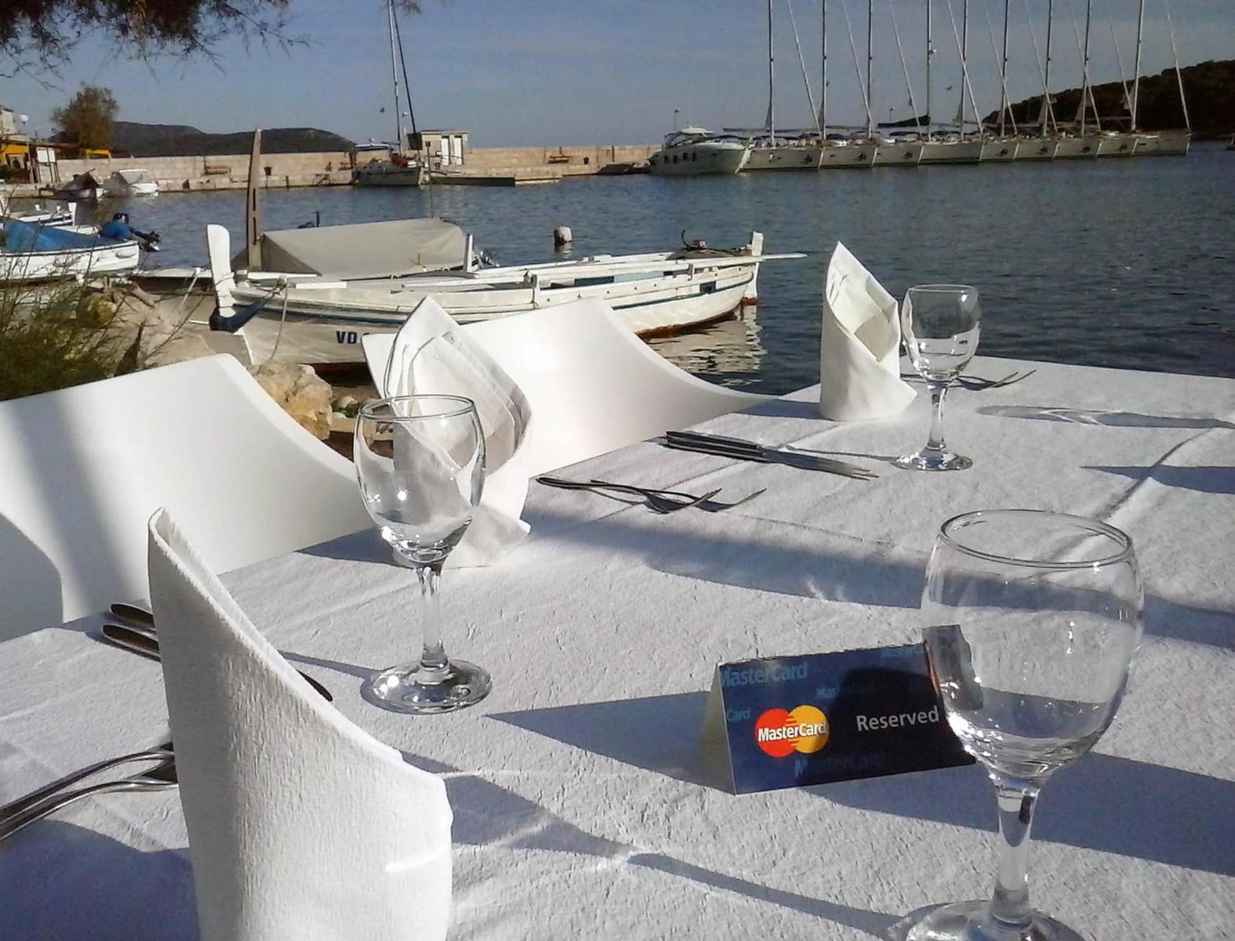 Restaurant/places to eat in Hotel Maestral