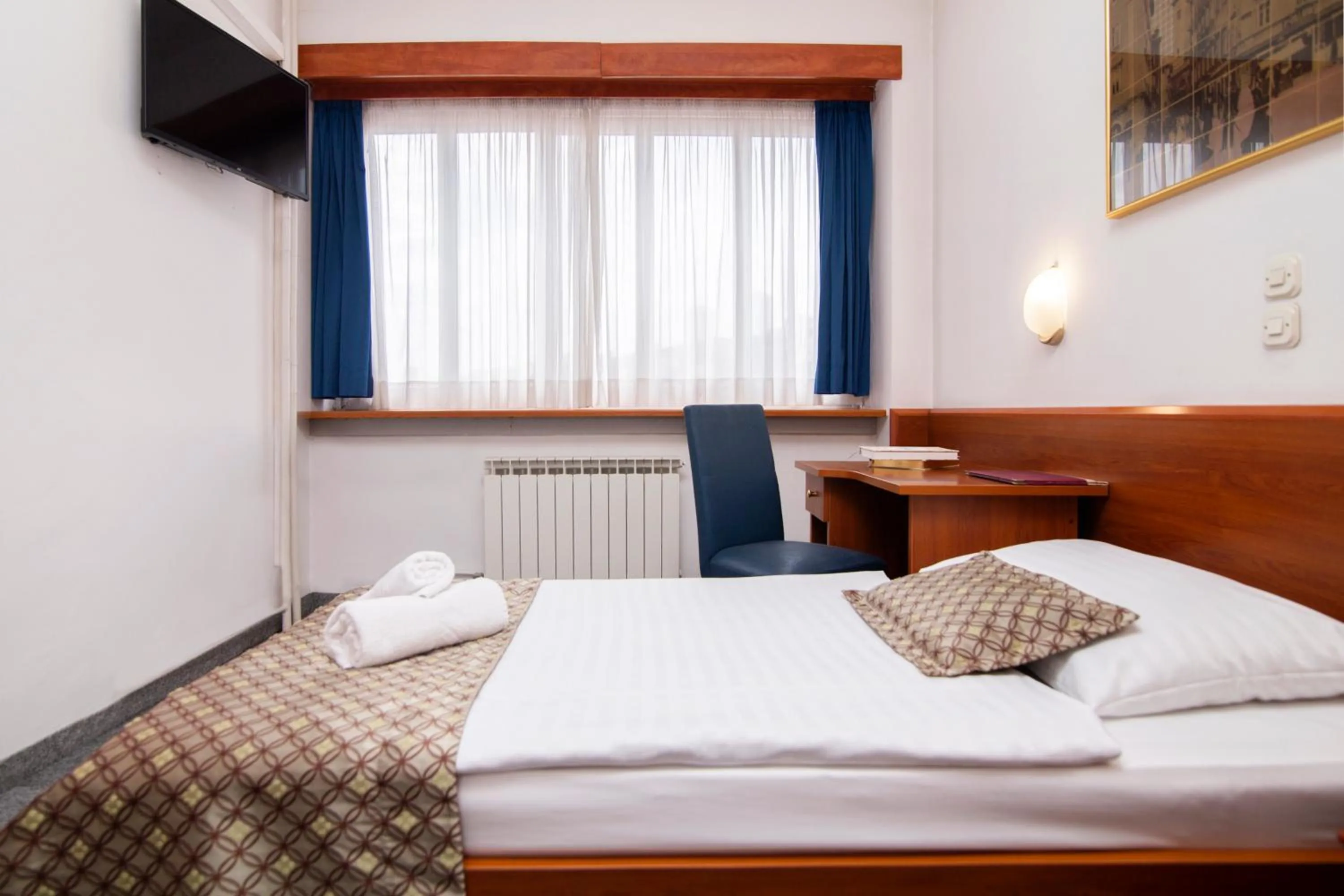 Bed in Hotel Neboder