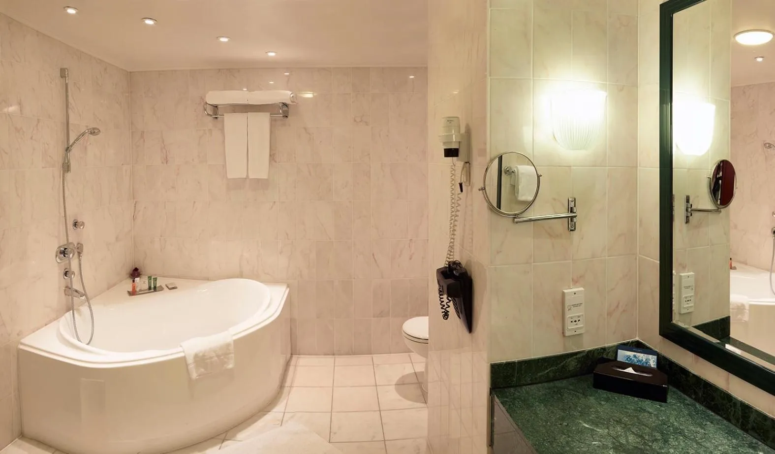 Bathroom in Hilton Antwerp Old Town