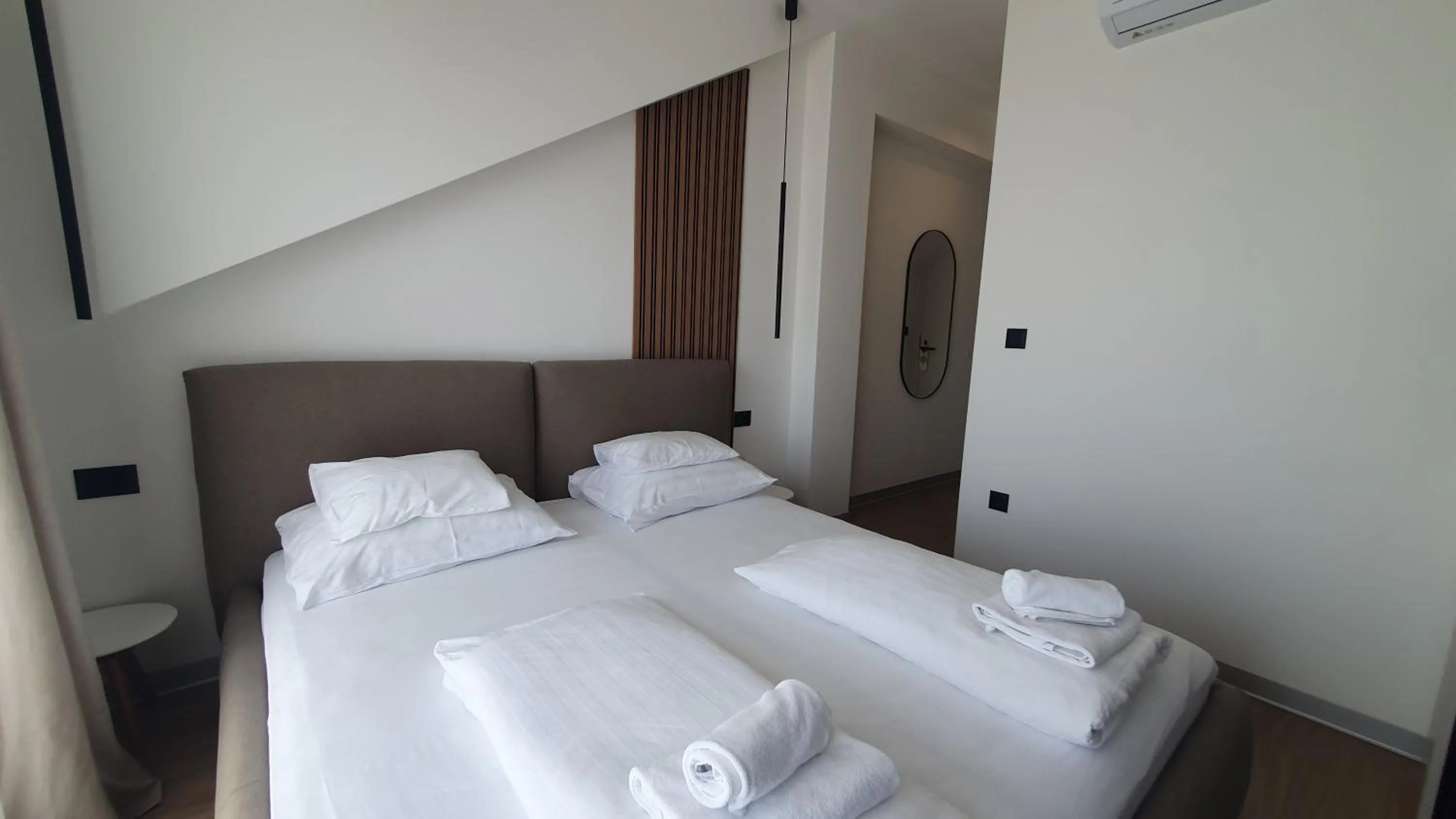 Bed in SmartStay Johnny