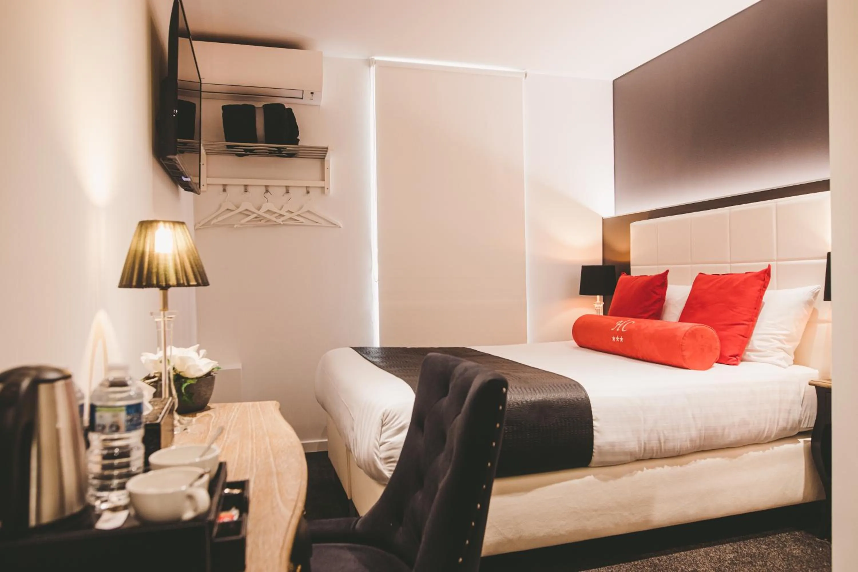 Bed in Hôtel Hors-Château - Liège Centre Historique