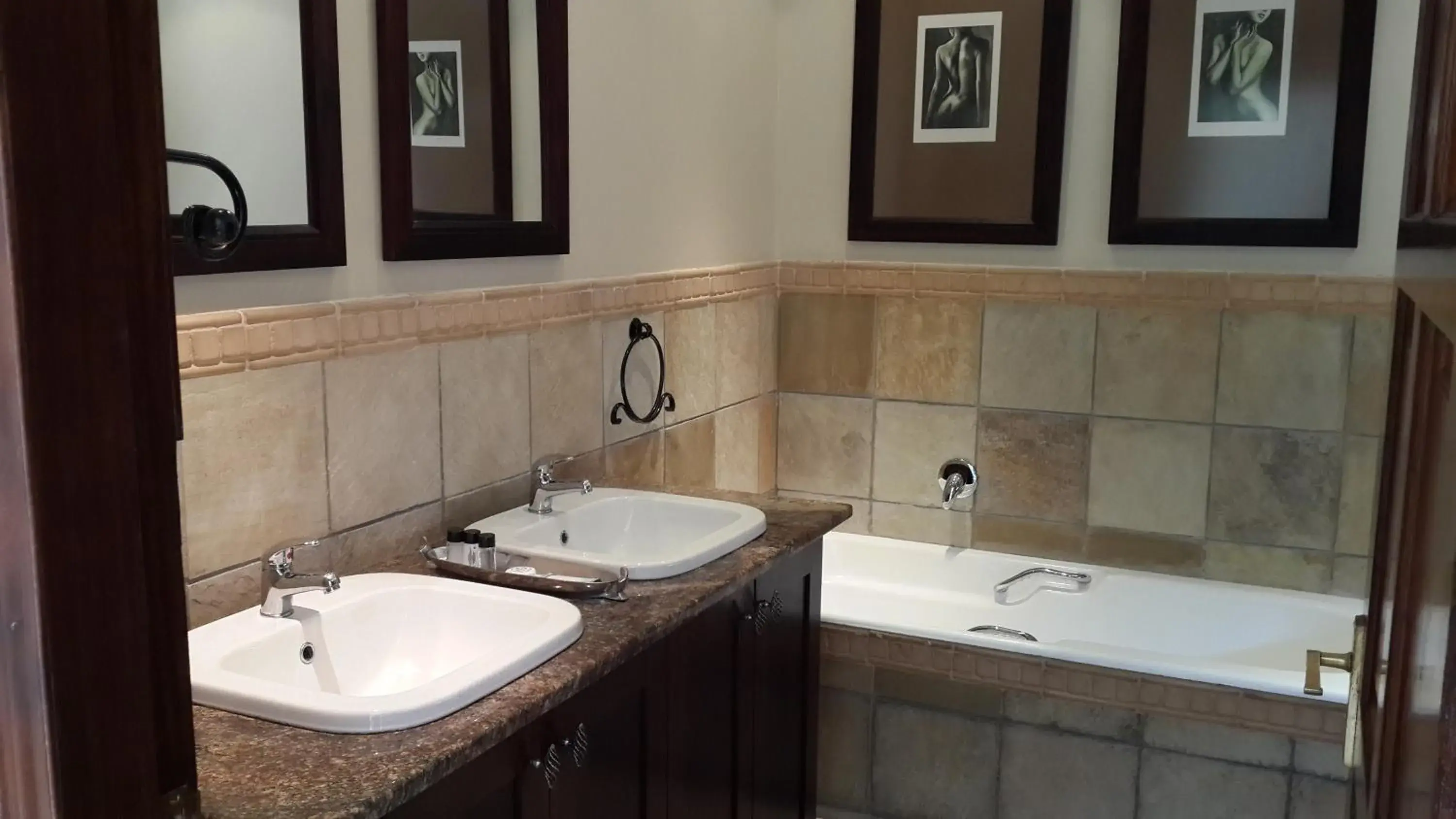 Deluxe Double or Twin Room - single occupancy in The Villa Umhlanga Deluxe Double or Twin Room - single occupancy in The Villa Umhlanga