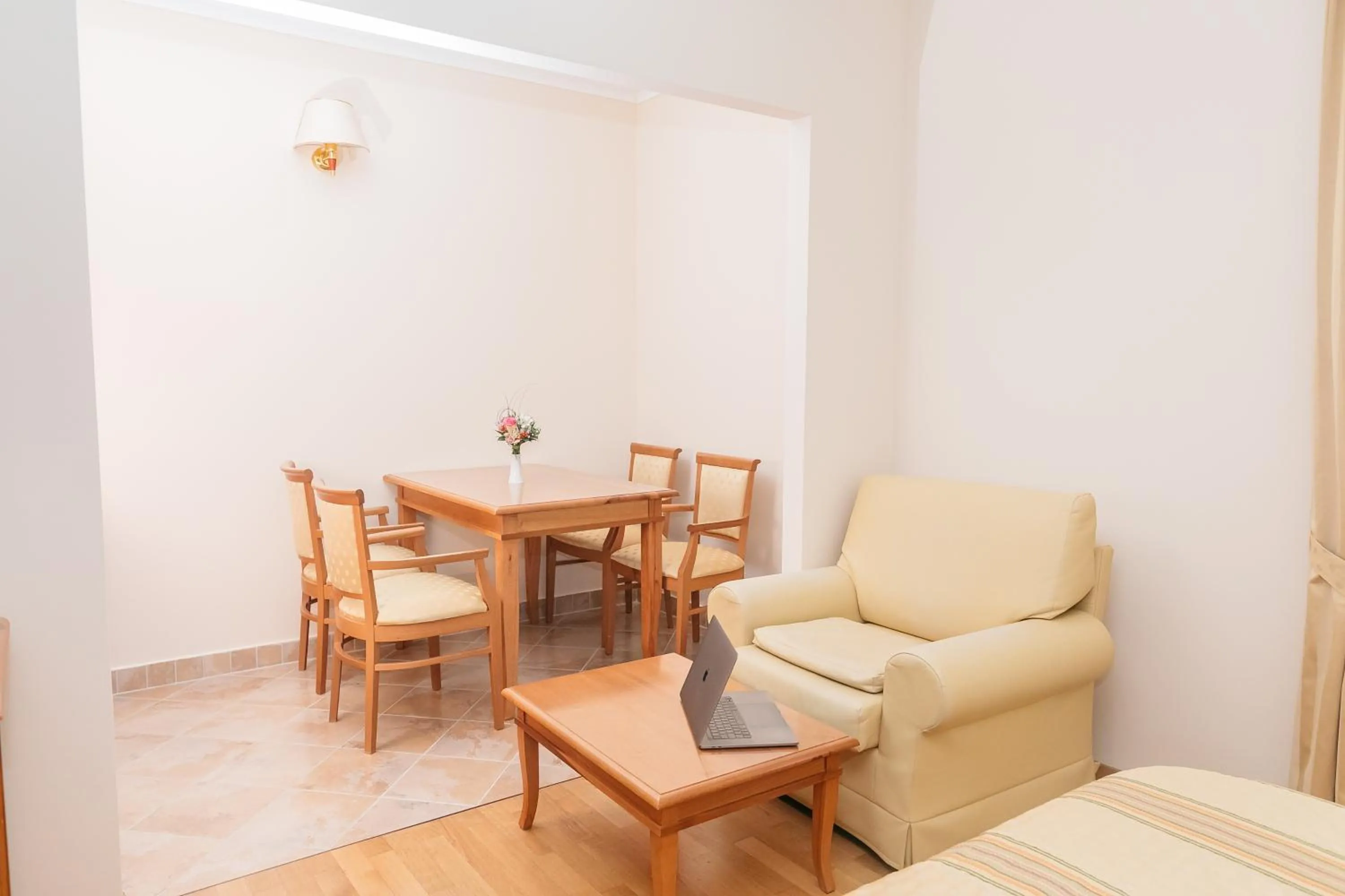 Seating area in Hotel Spongiola