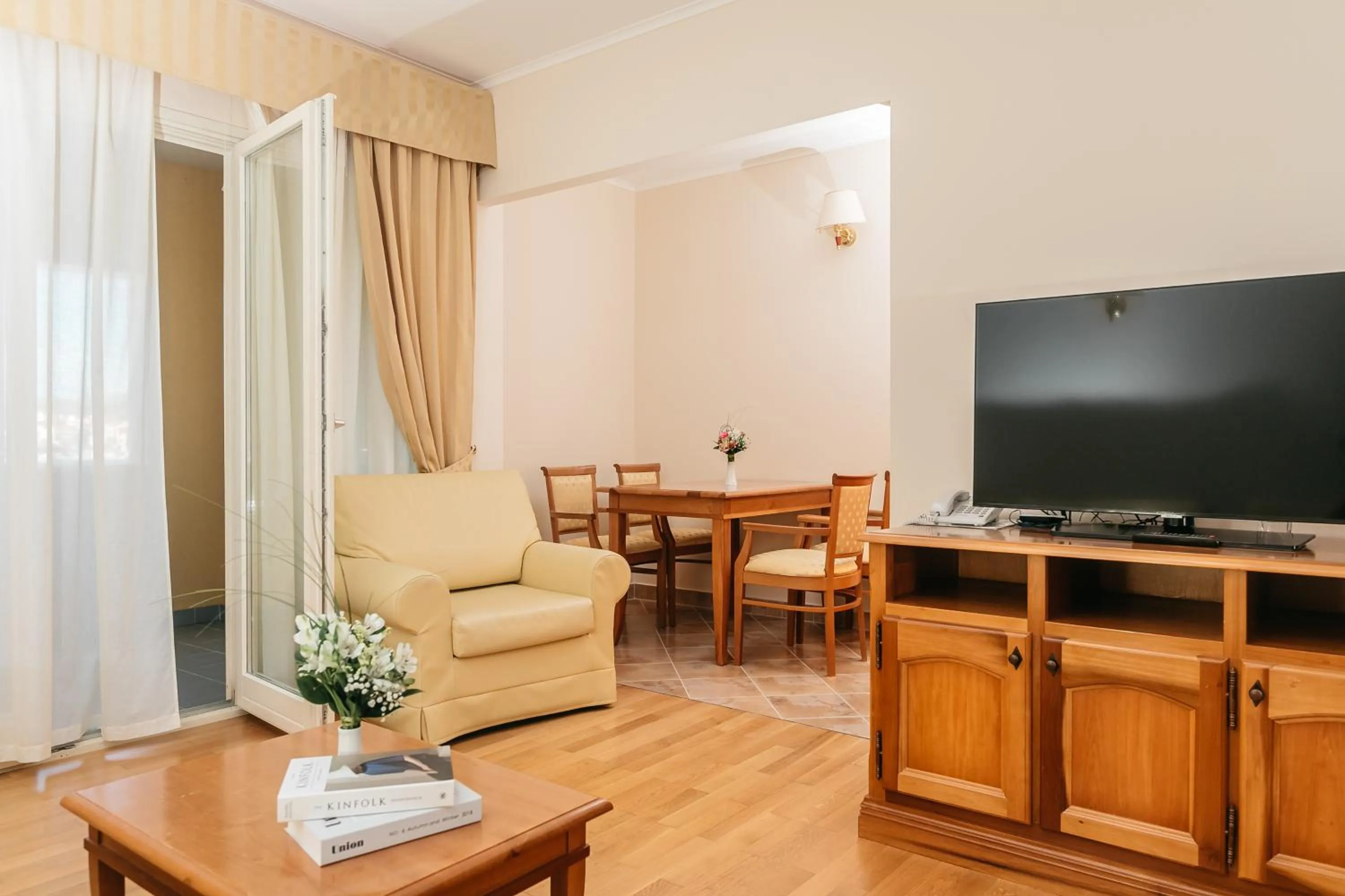 TV and multimedia in Hotel Spongiola