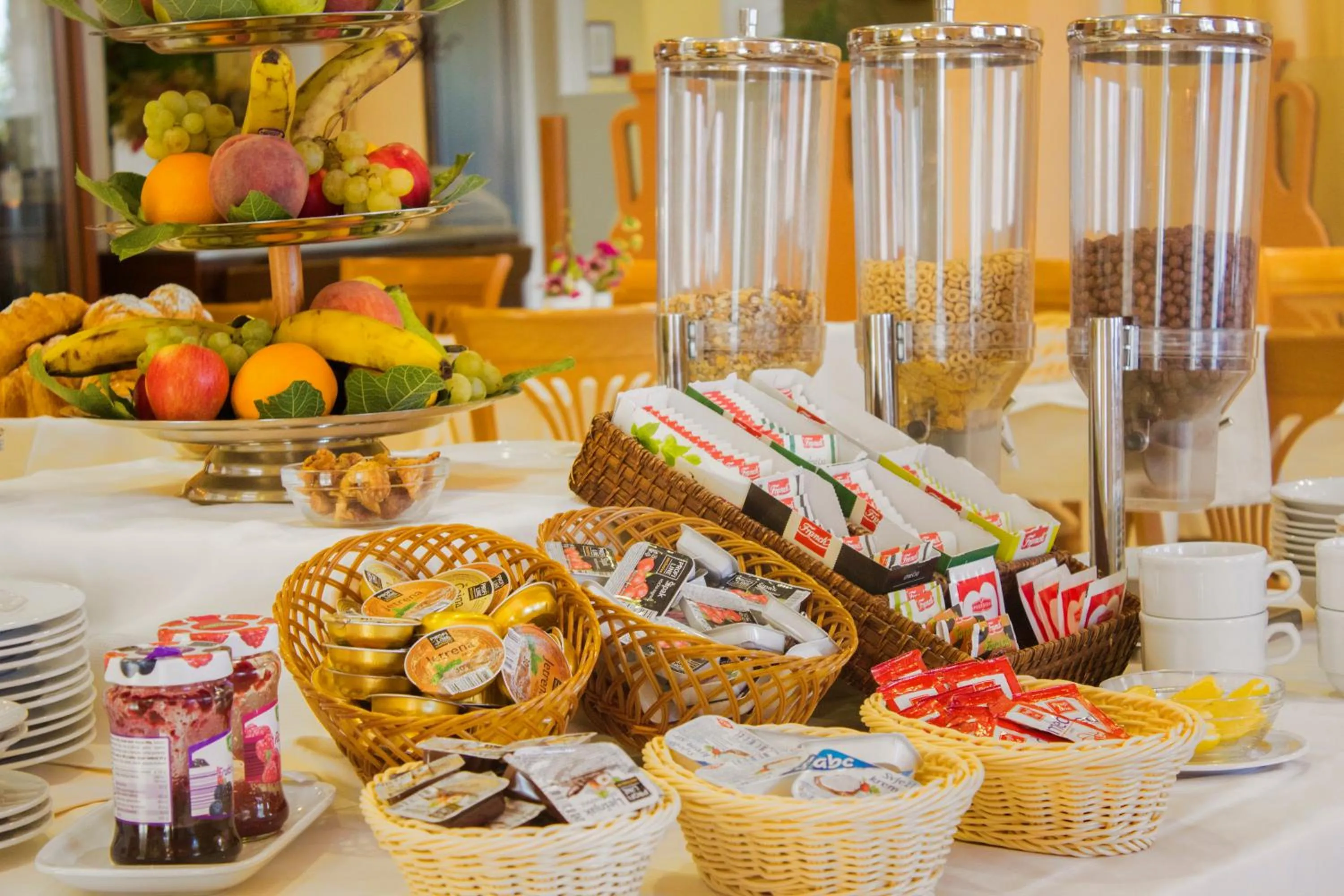 Buffet breakfast in Hotel Spongiola