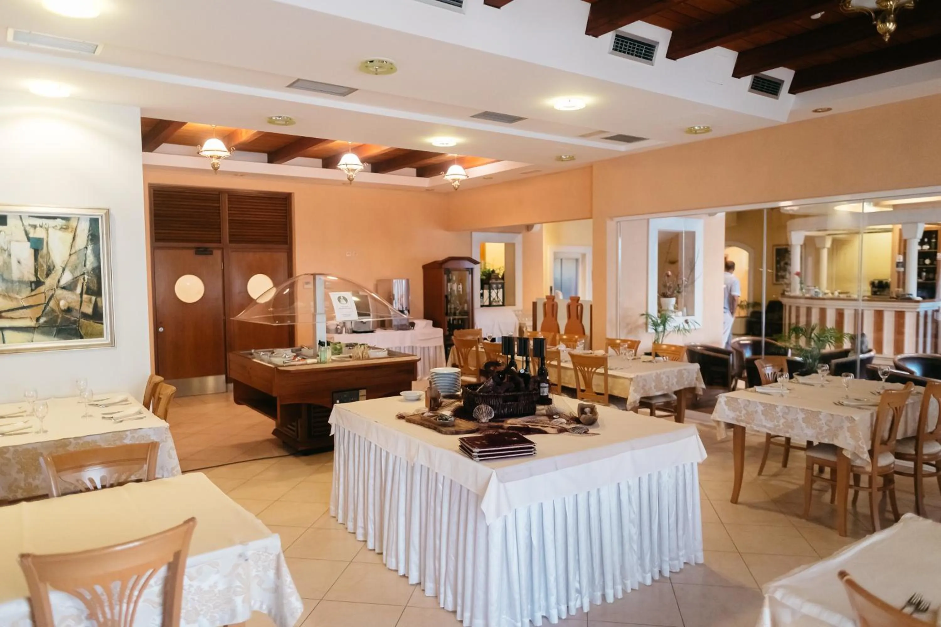 Restaurant/places to eat in Hotel Spongiola