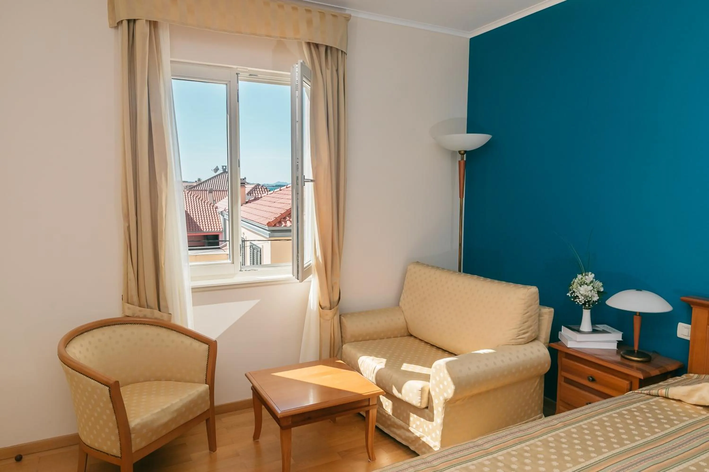 Seating area in Hotel Spongiola