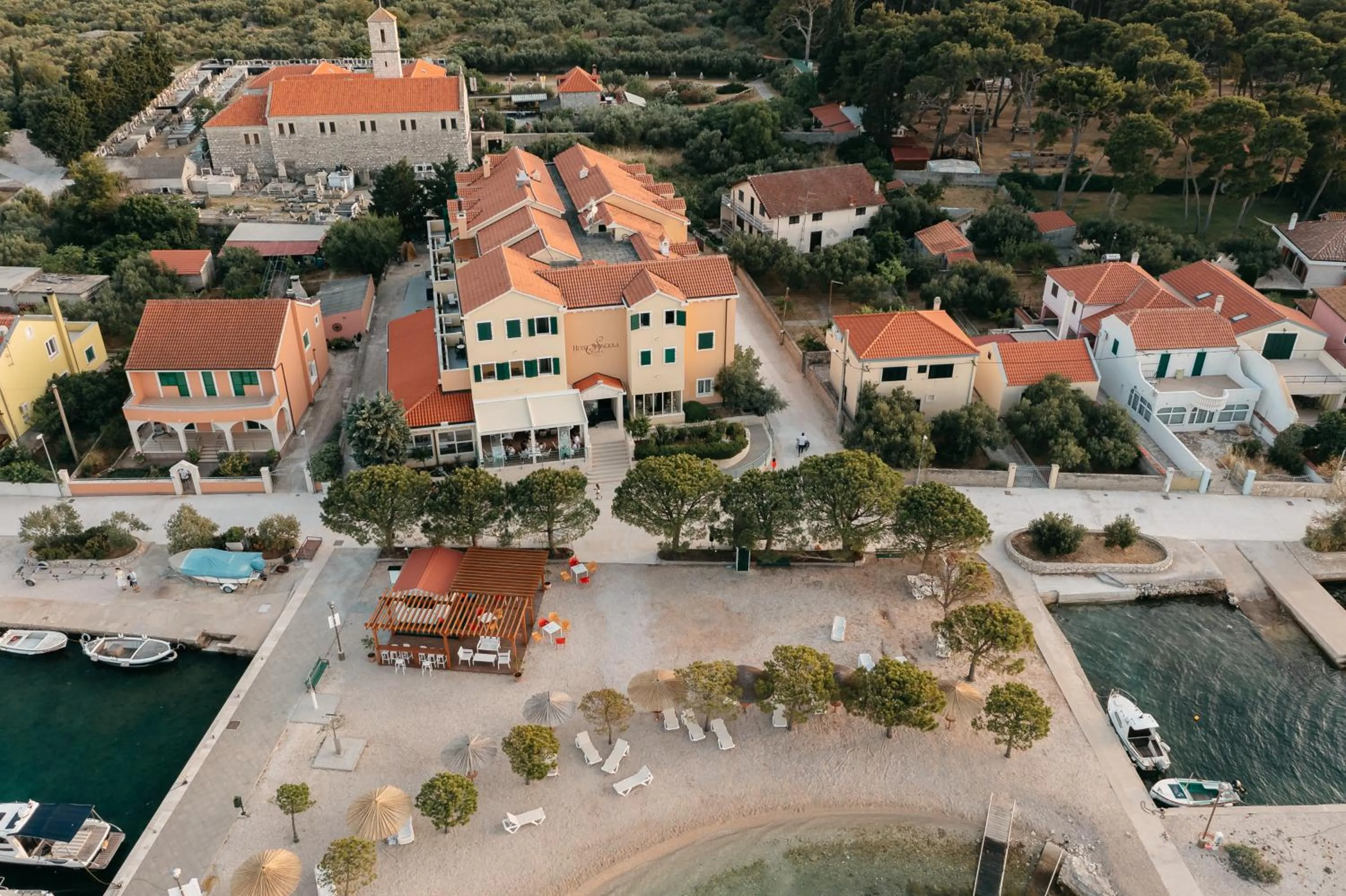 Property building in Hotel Spongiola
