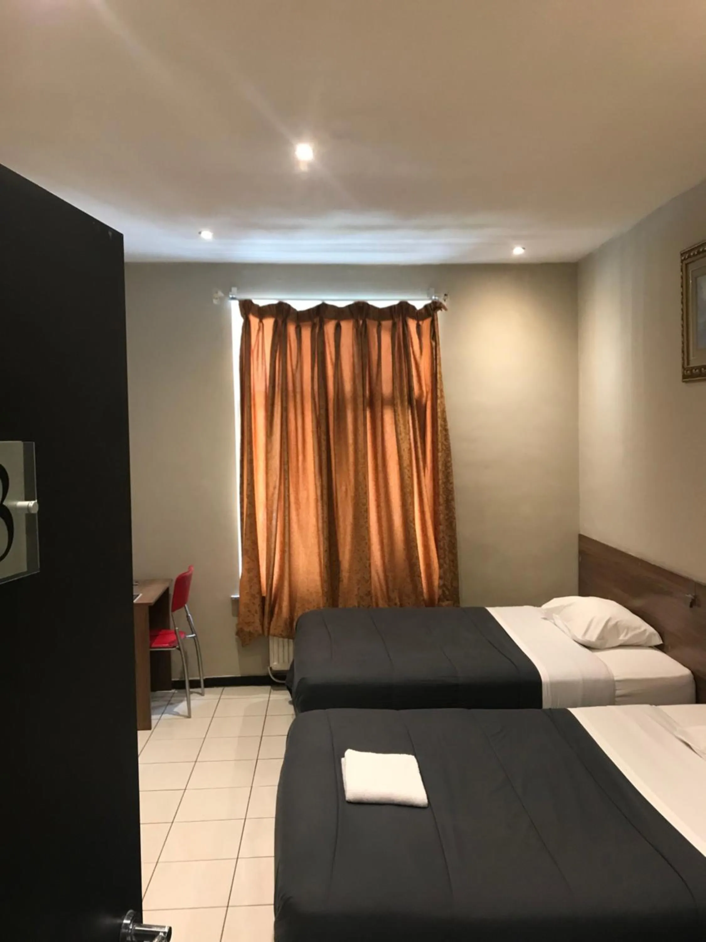 bunk bed, Bed in Royal Hotel