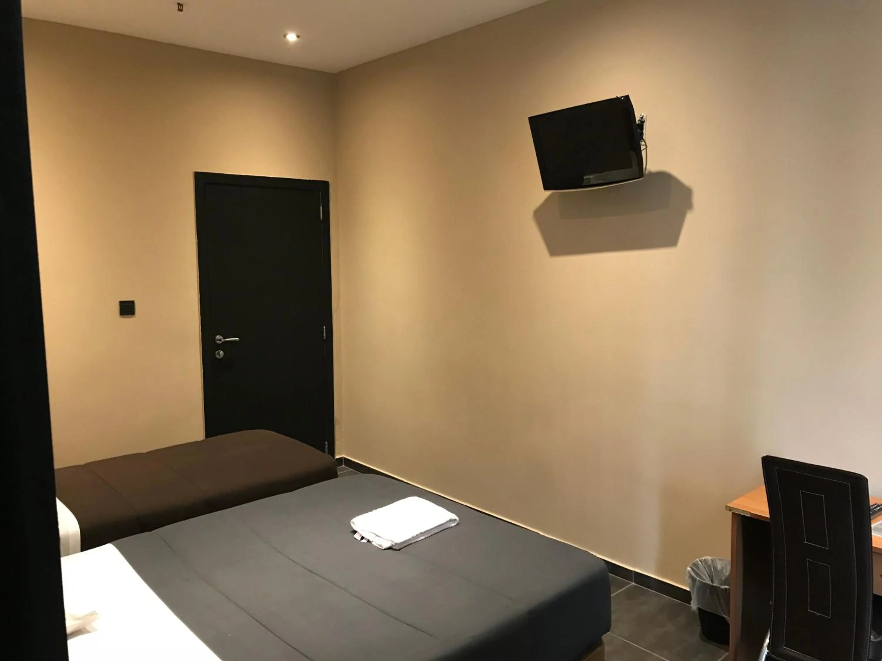 Photo of the whole room, Bed in Royal Hotel