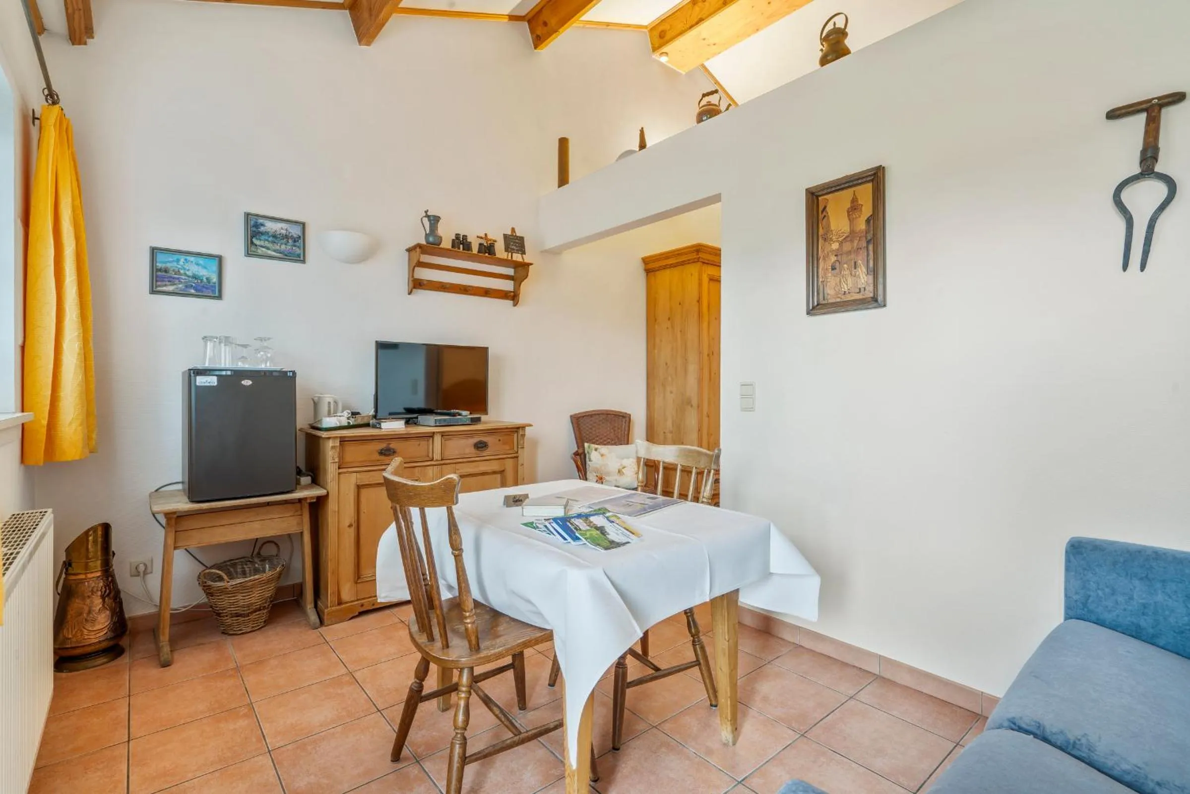Seating area in Elckerlyck Inn Hotel