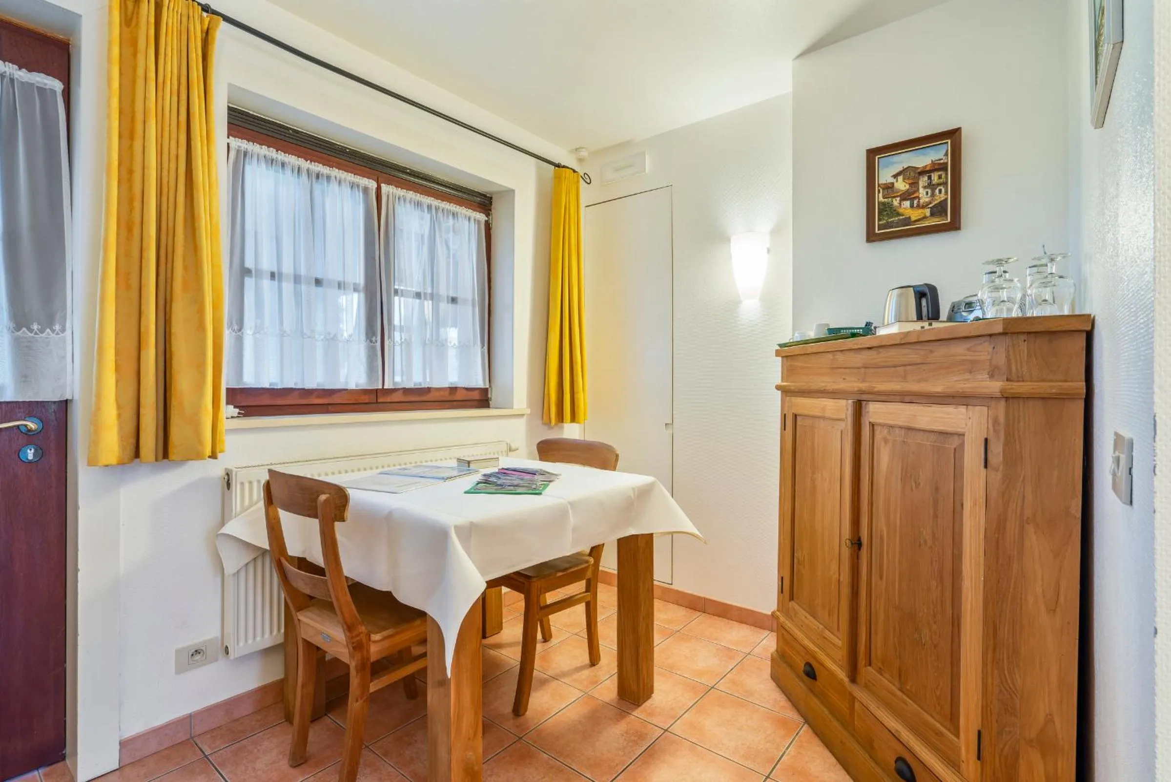 Dining area in Elckerlyck Inn Hotel