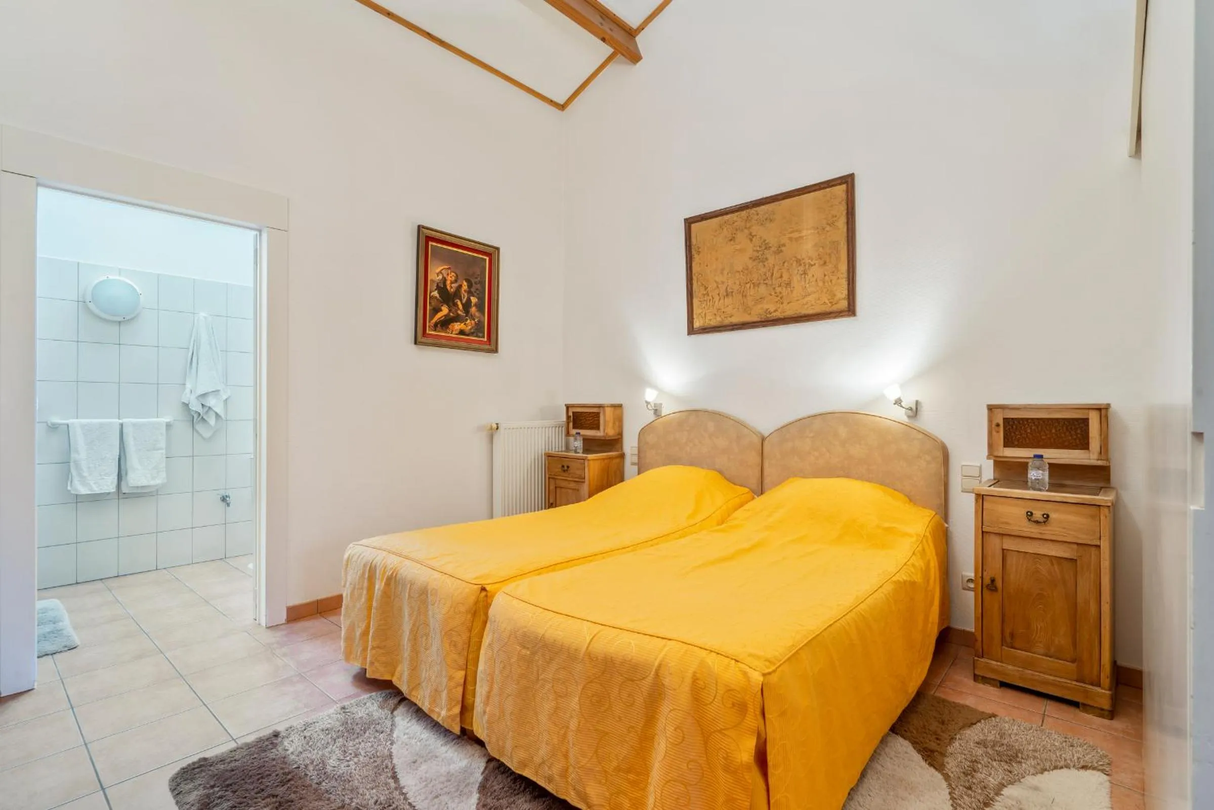 Bed in Elckerlyck Inn Hotel