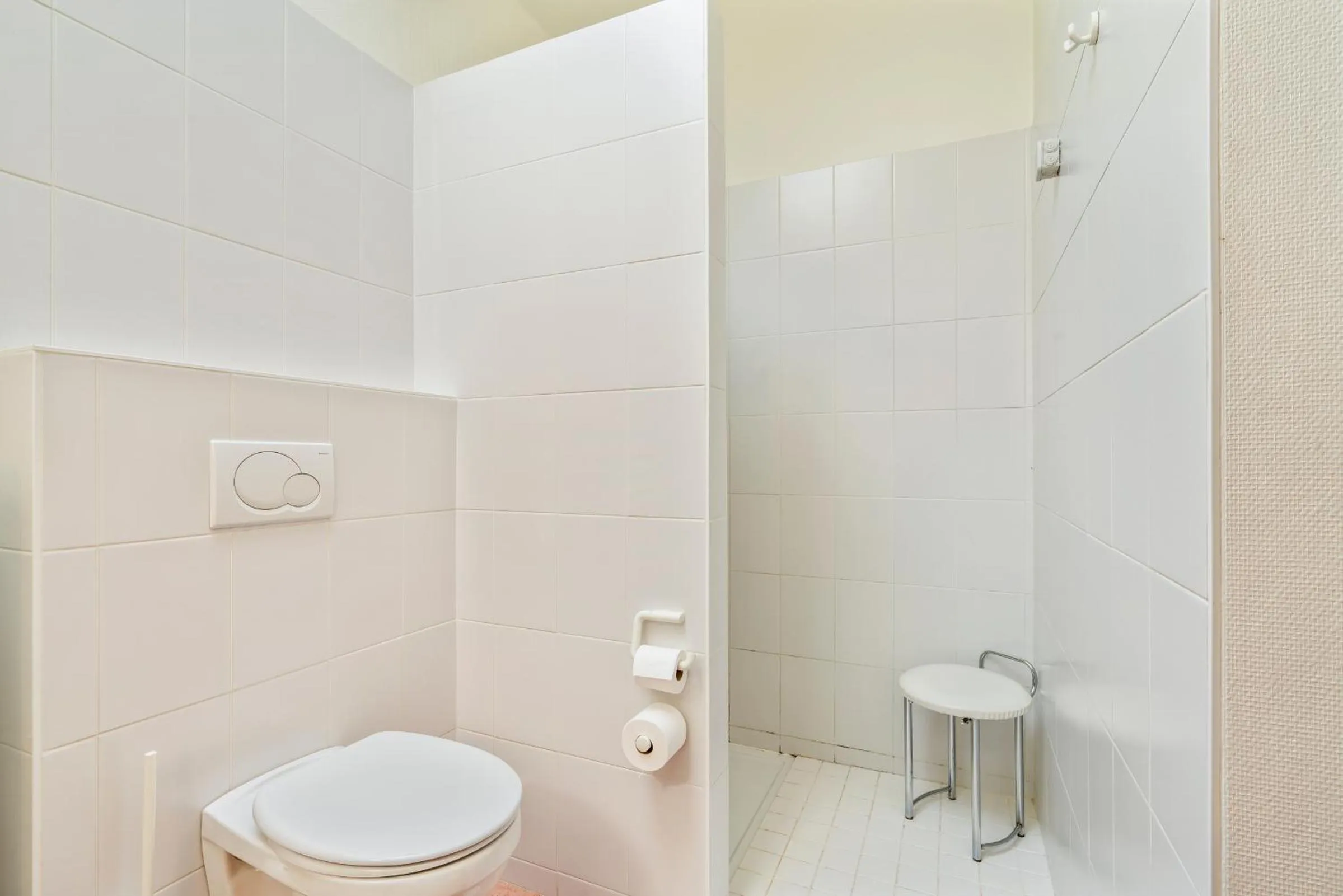 Toilet in Elckerlyck Inn Hotel