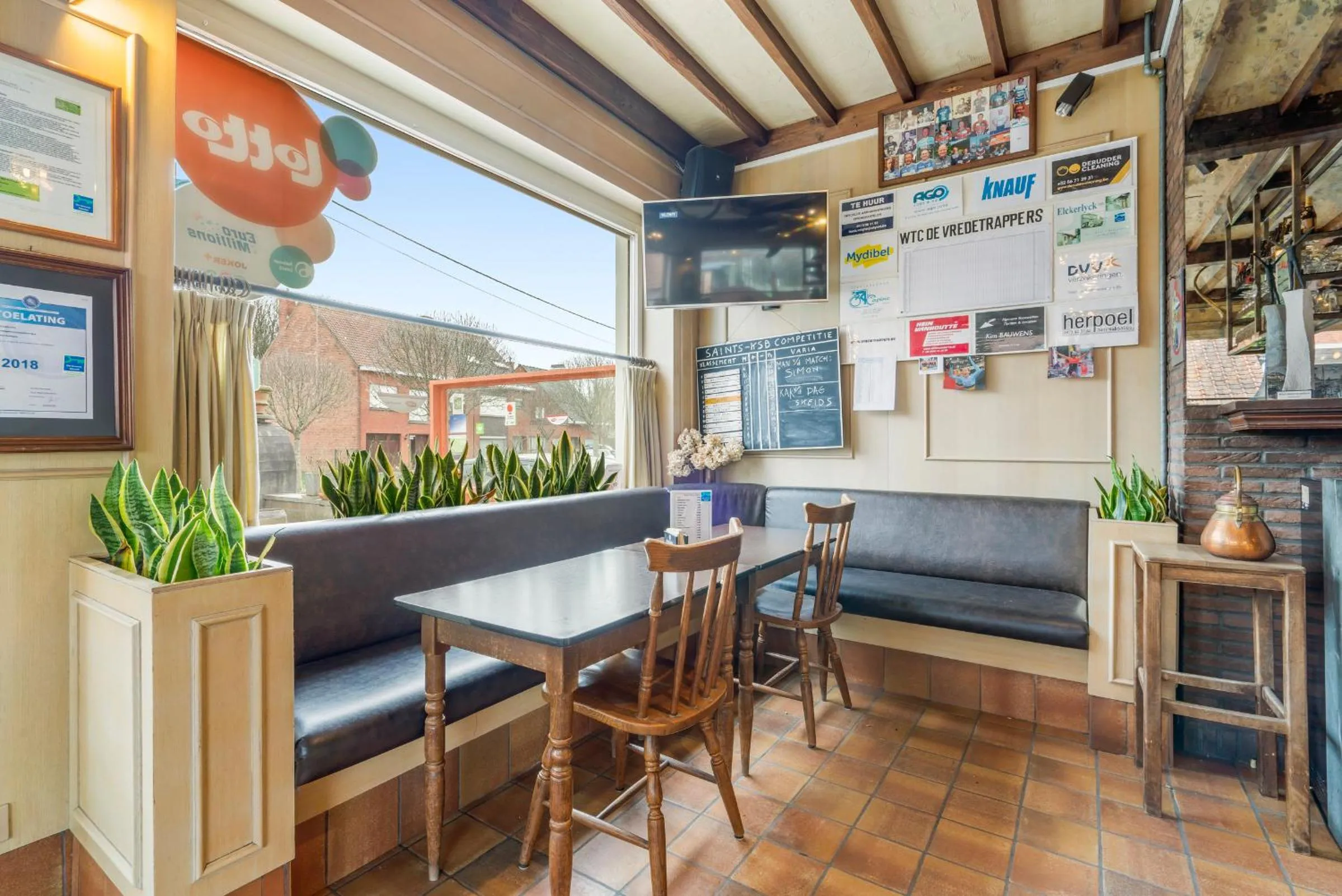 Seating area in Elckerlyck Inn Hotel