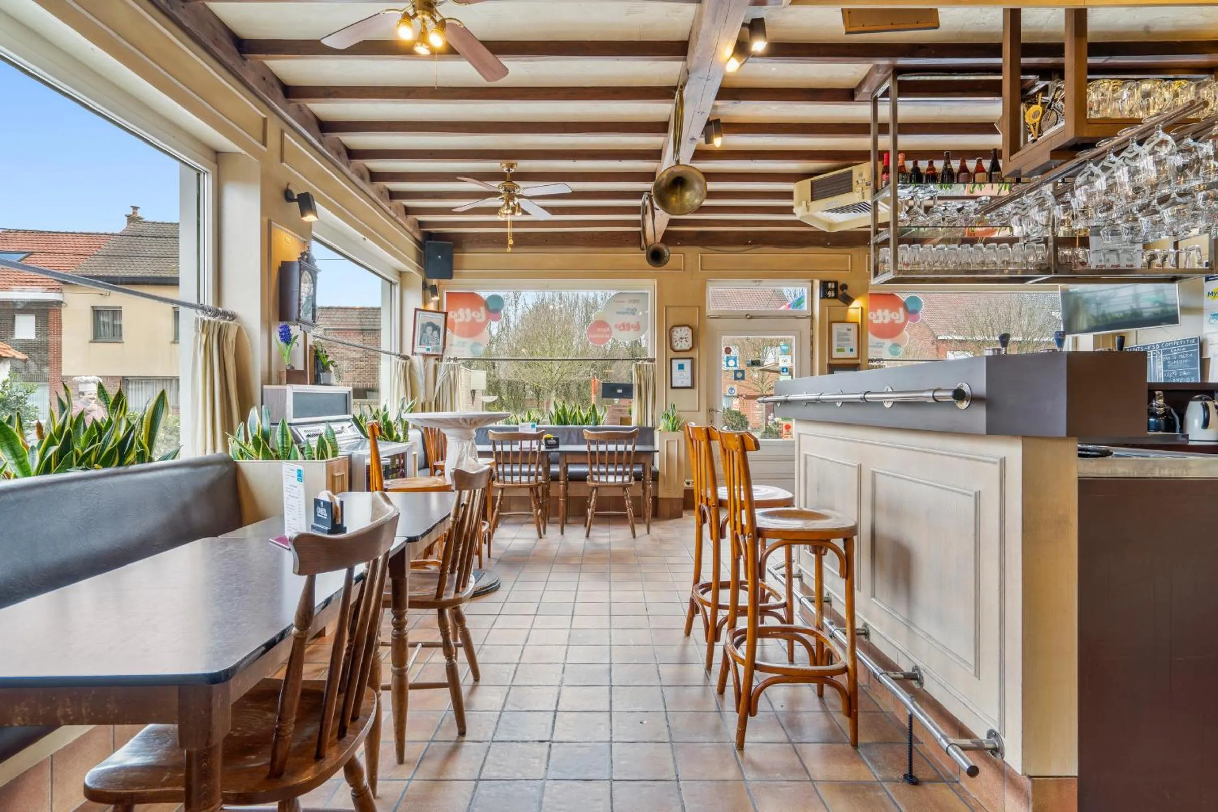 Seating area in Elckerlyck Inn Hotel