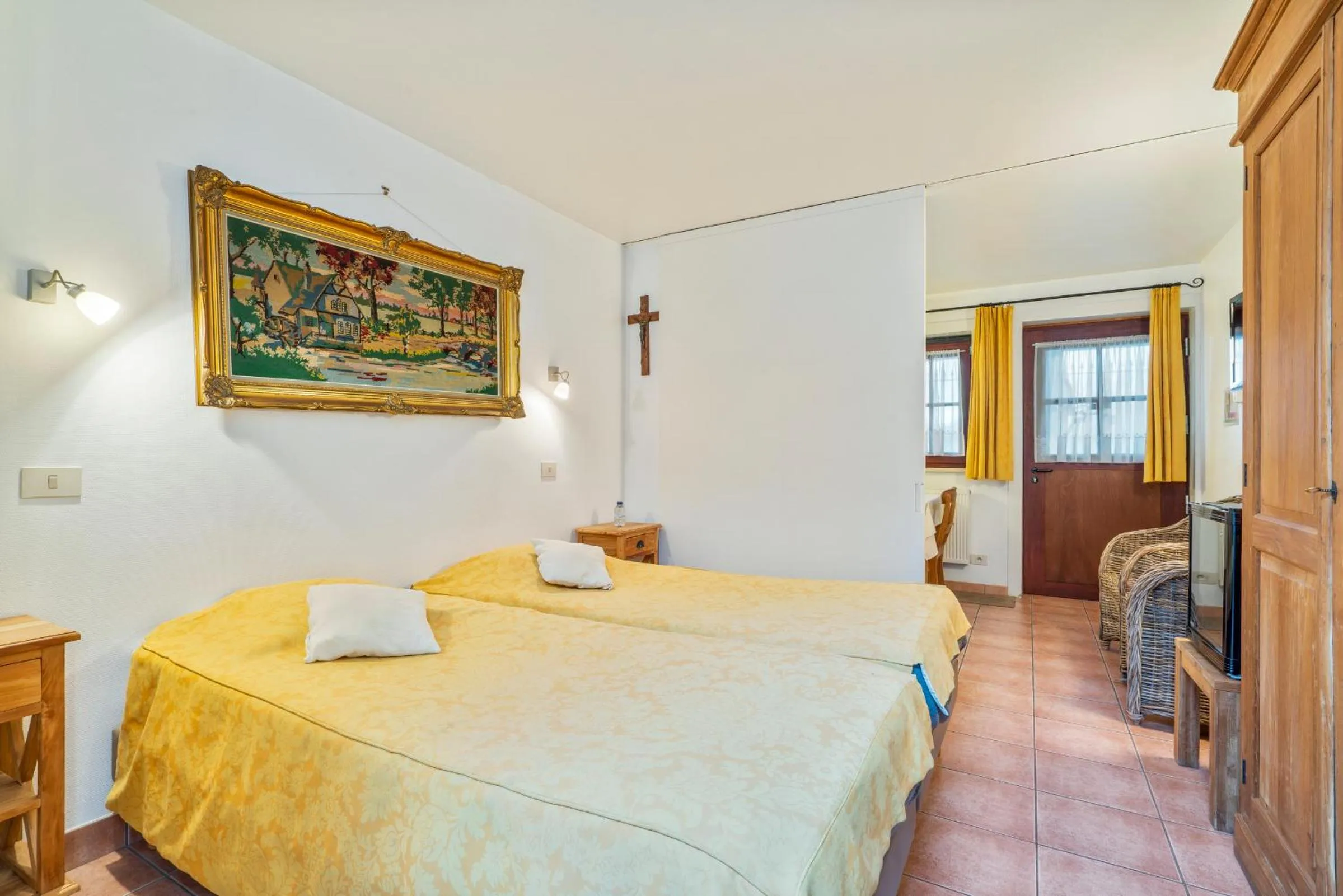 Bed in Elckerlyck Inn Hotel