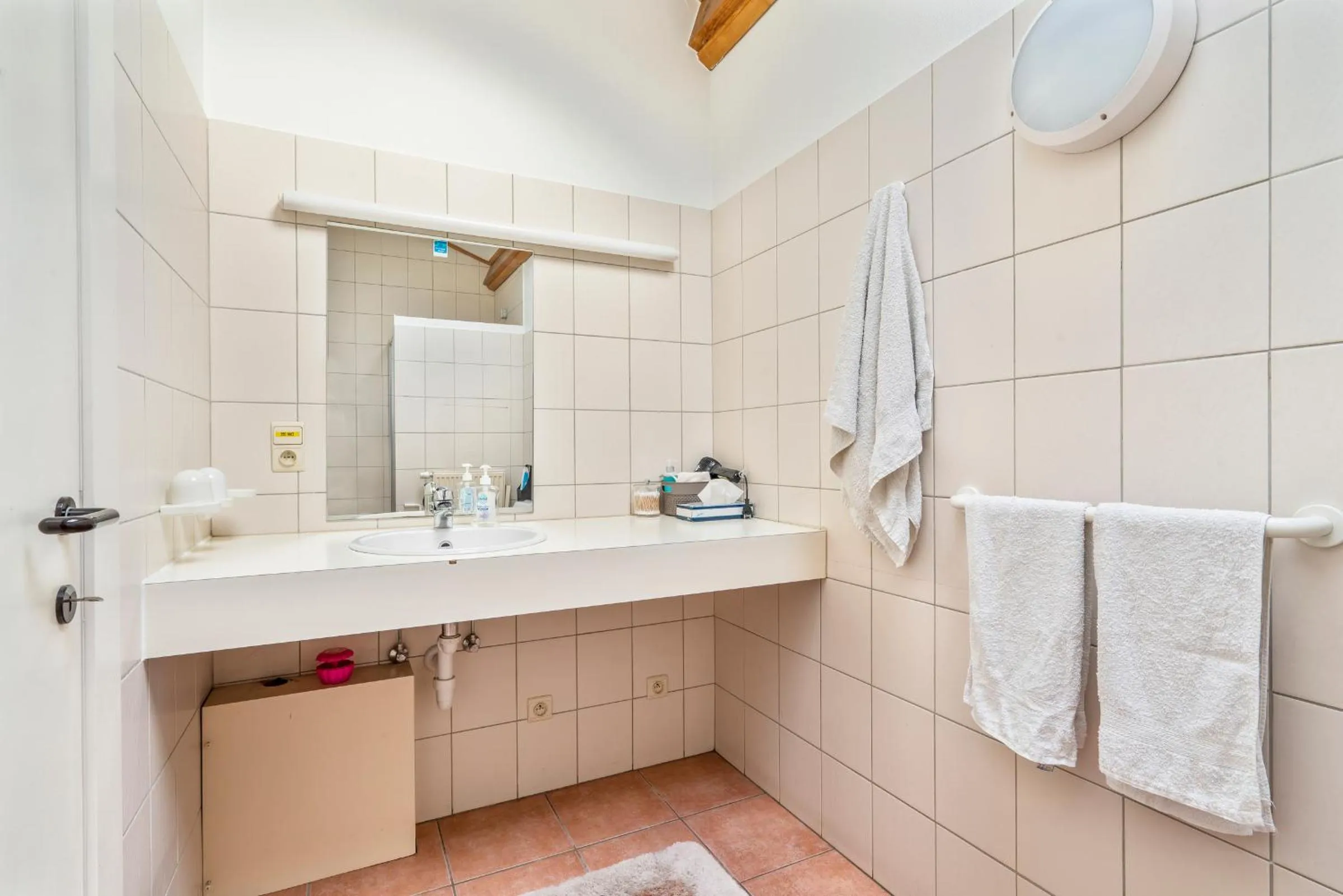 Shower in Elckerlyck Inn Hotel