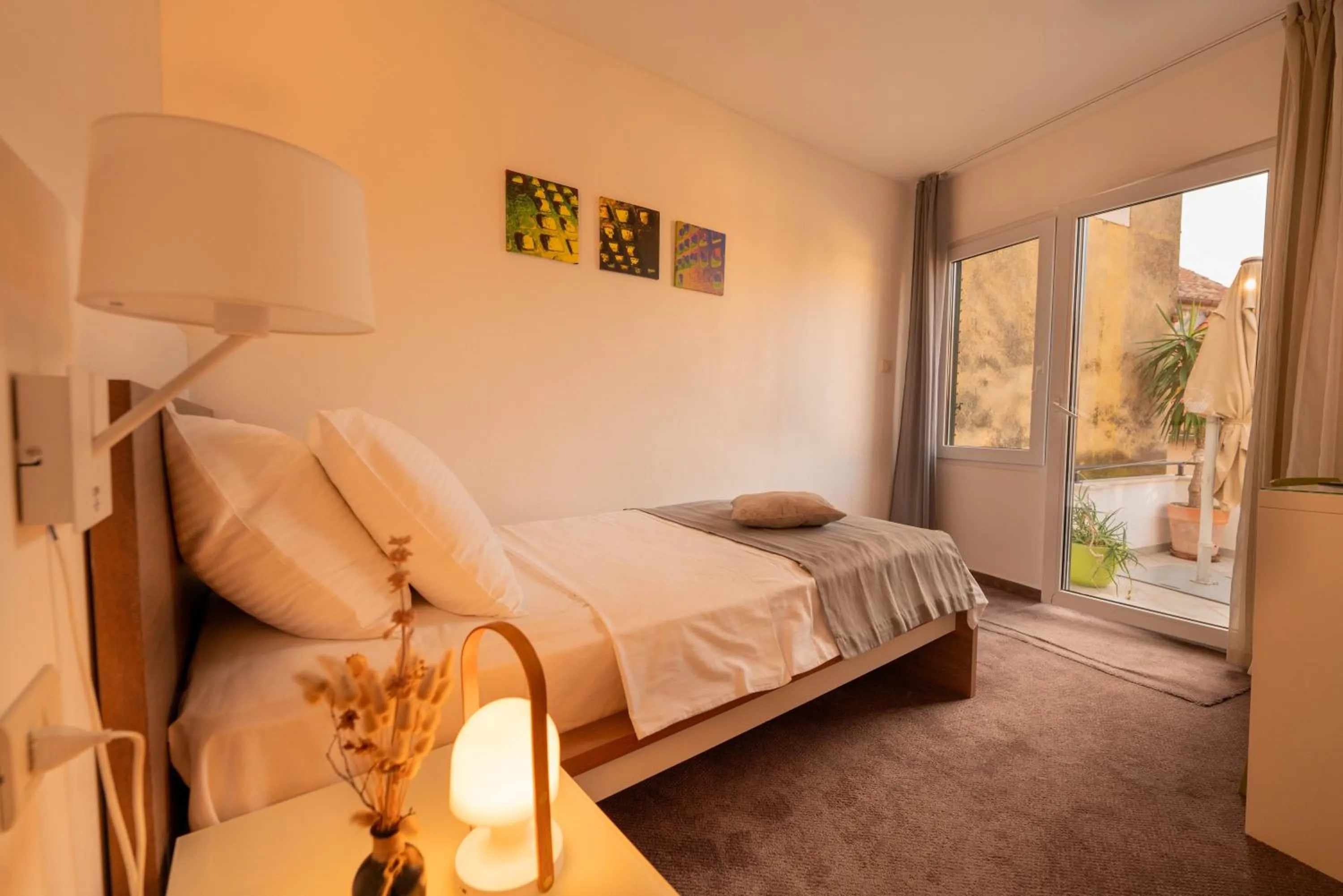 Bed in Slavija Culture Heritage Hotel