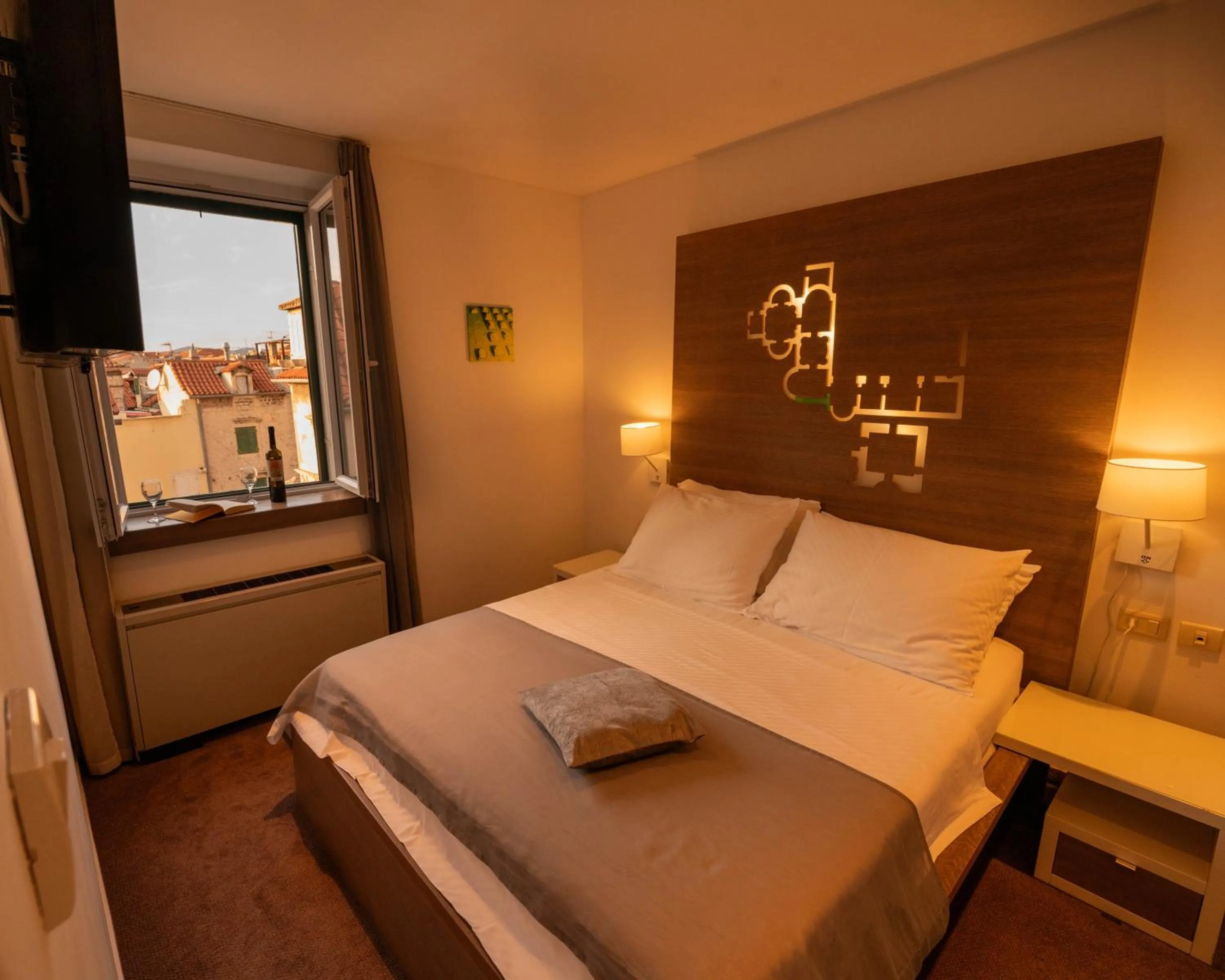 Bed in Slavija Culture Heritage Hotel