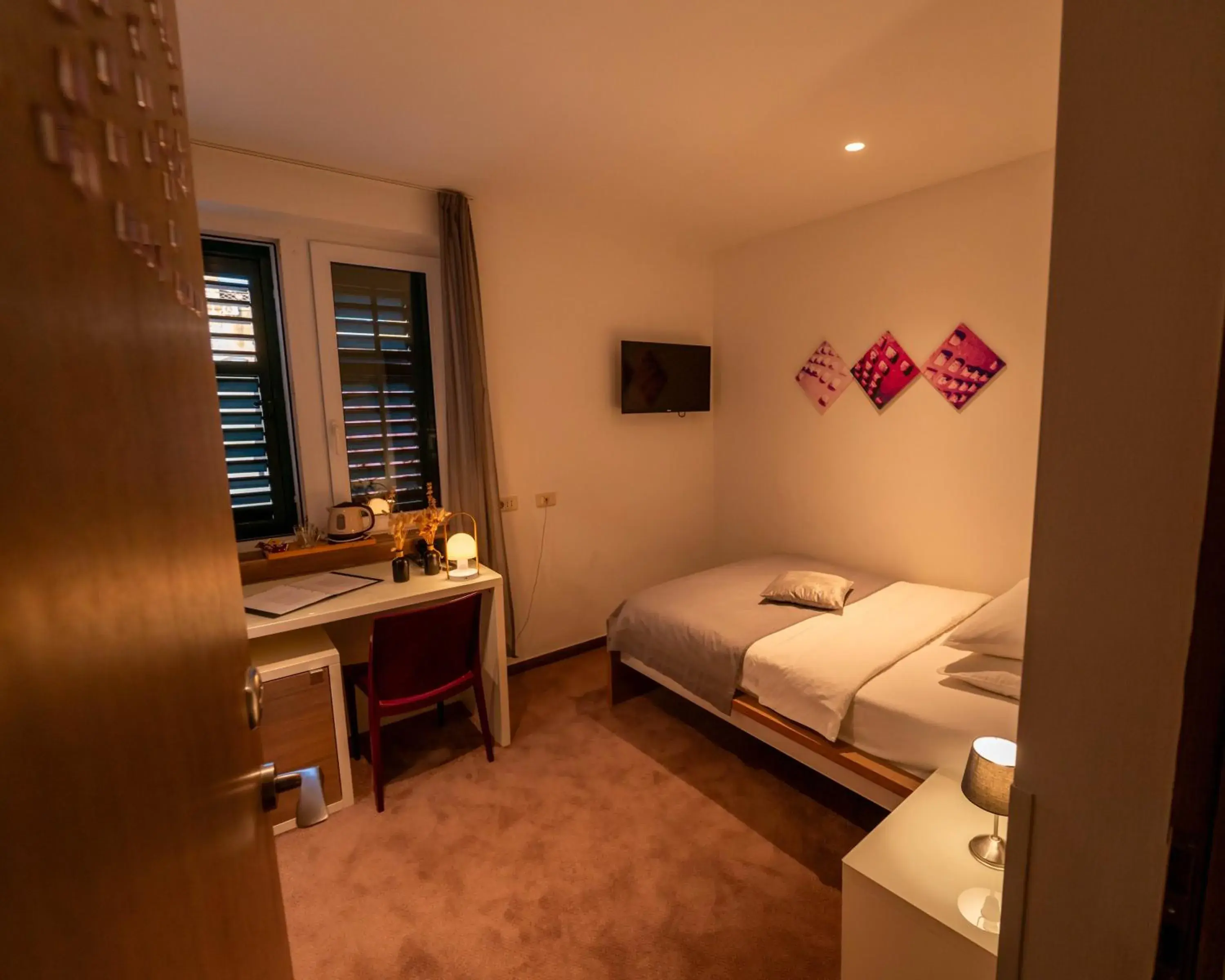 Standard Single Room in Slavija Culture Heritage Hotel Standard Single Room in Slavija Culture Heritage Hotel