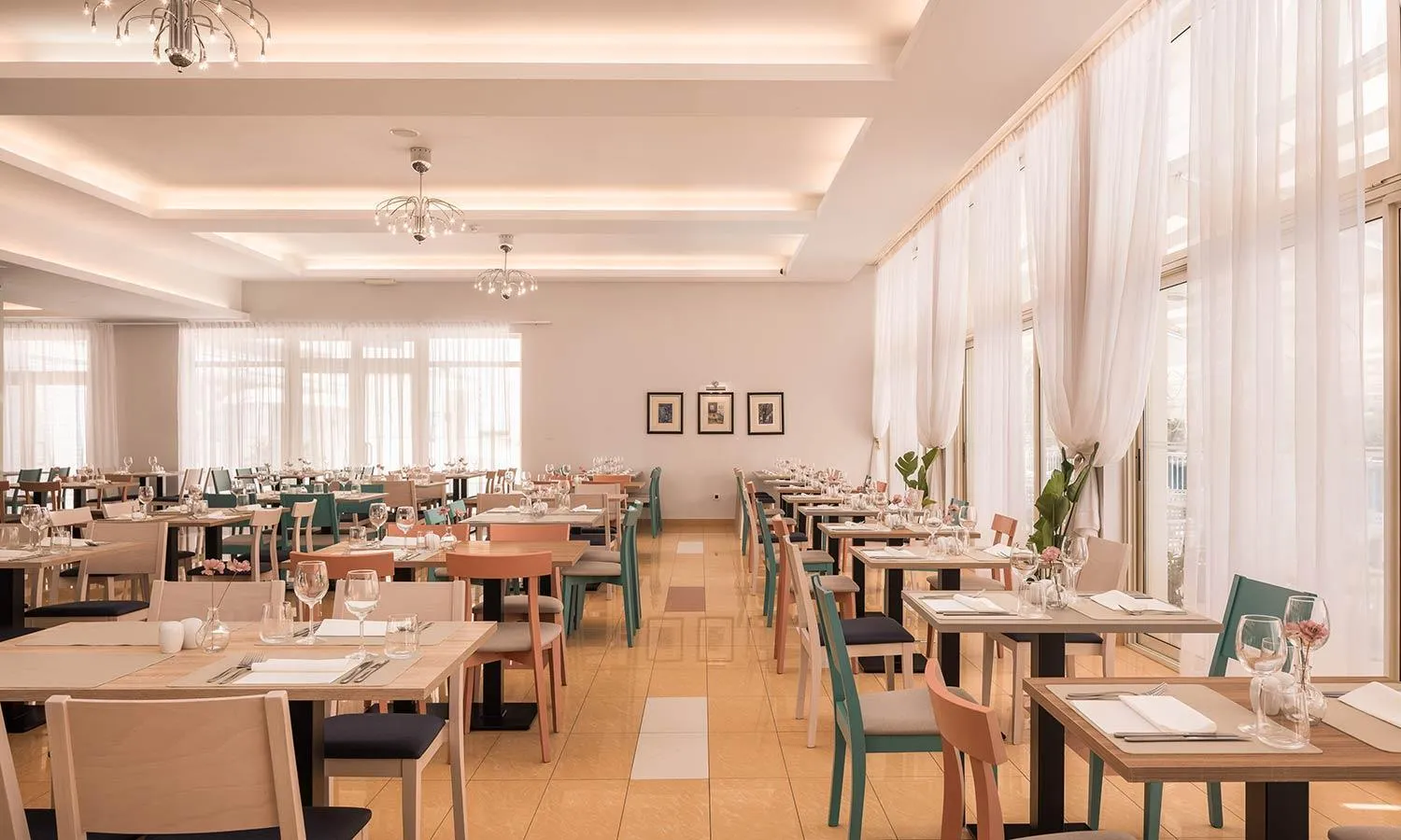 Restaurant/places to eat in Aminess Younique Lume Hotel