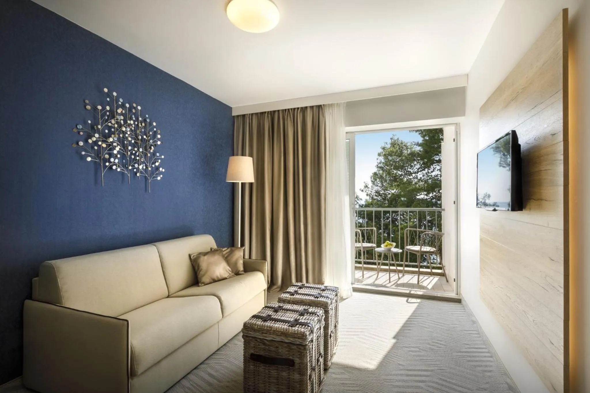 TV and multimedia in Aminess Younique Lume Hotel