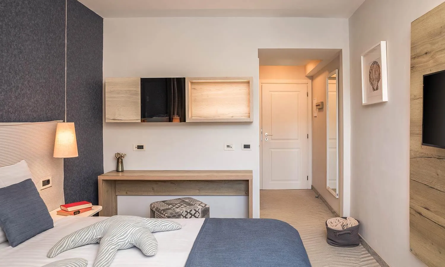 TV and multimedia, Bed in Aminess Younique Lume Hotel