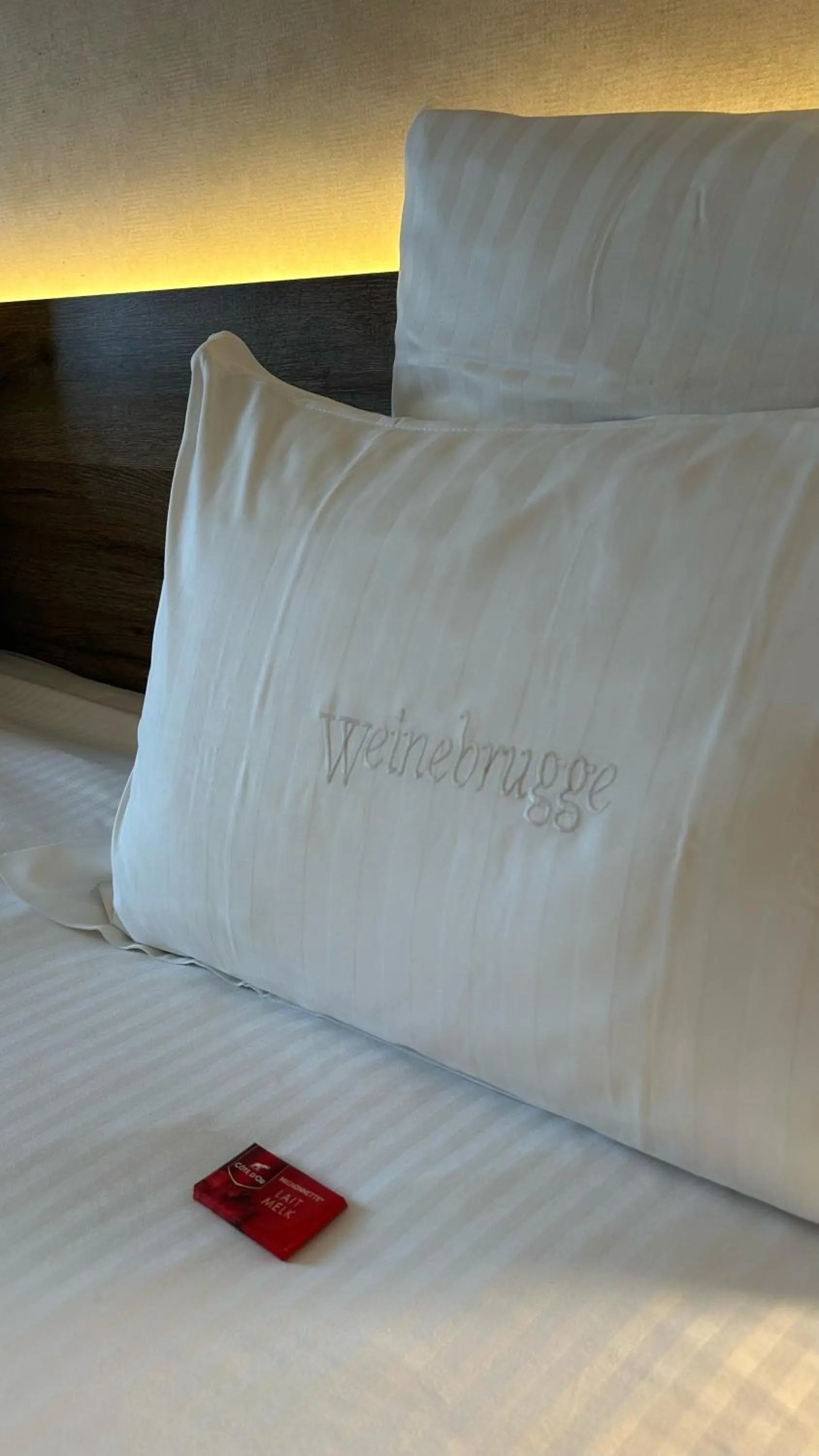 Bed in Hotel Restaurant Weinebrugge