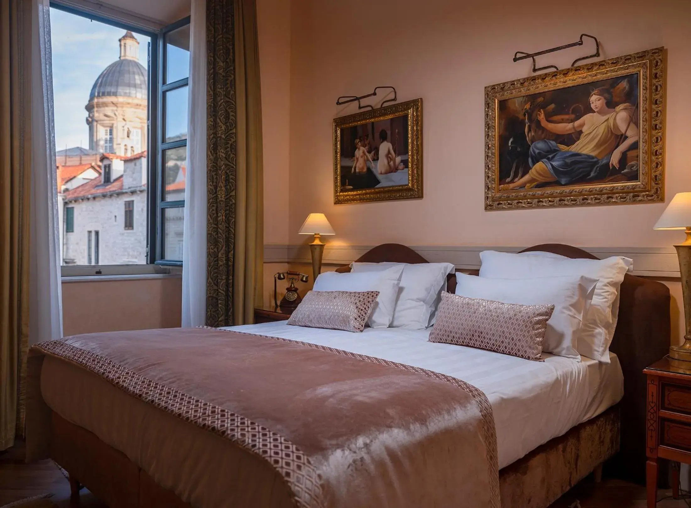 Deluxe Room in The Pucic Palace Deluxe Room in The Pucic Palace