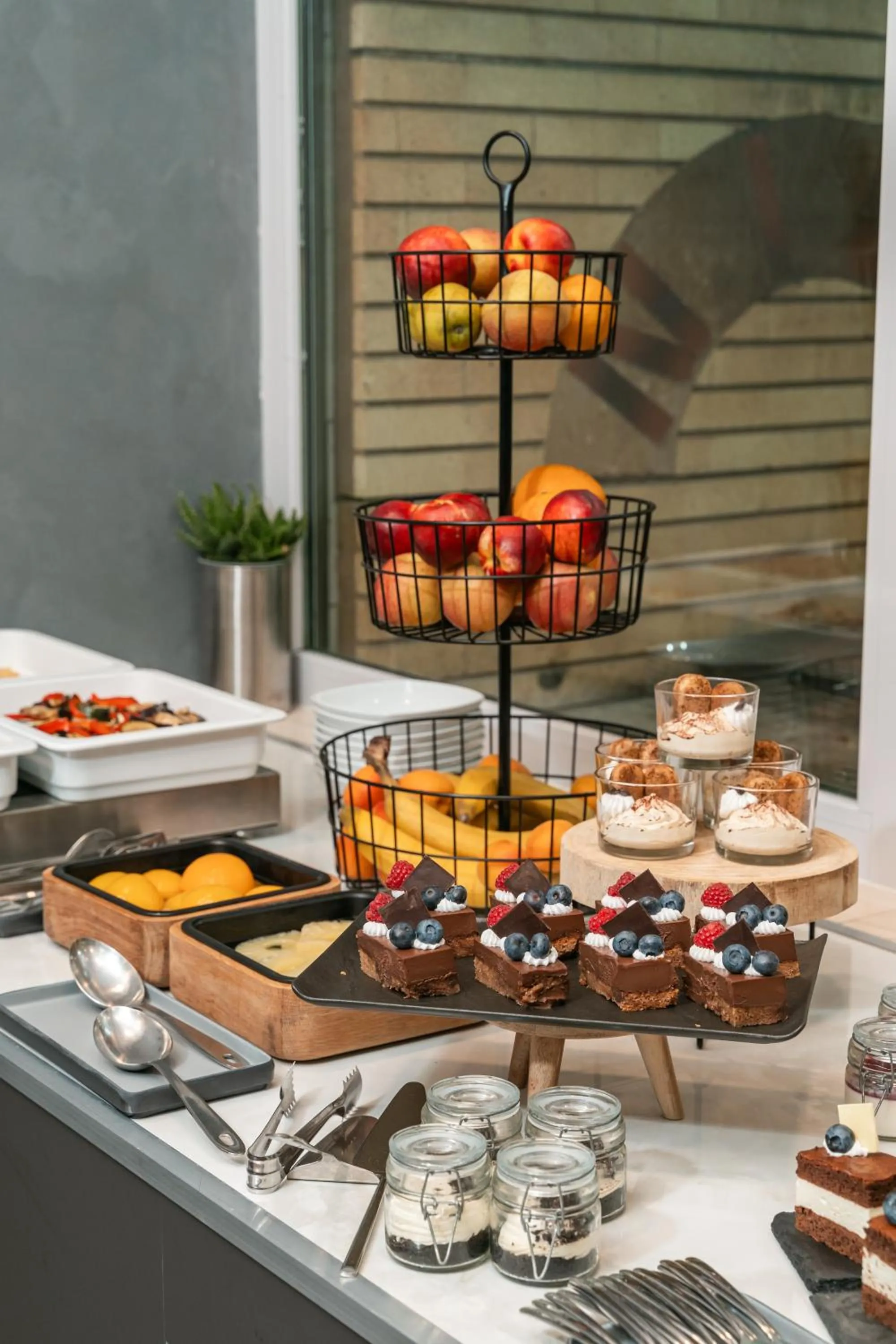 Food and drinks in Berkeley Hotel