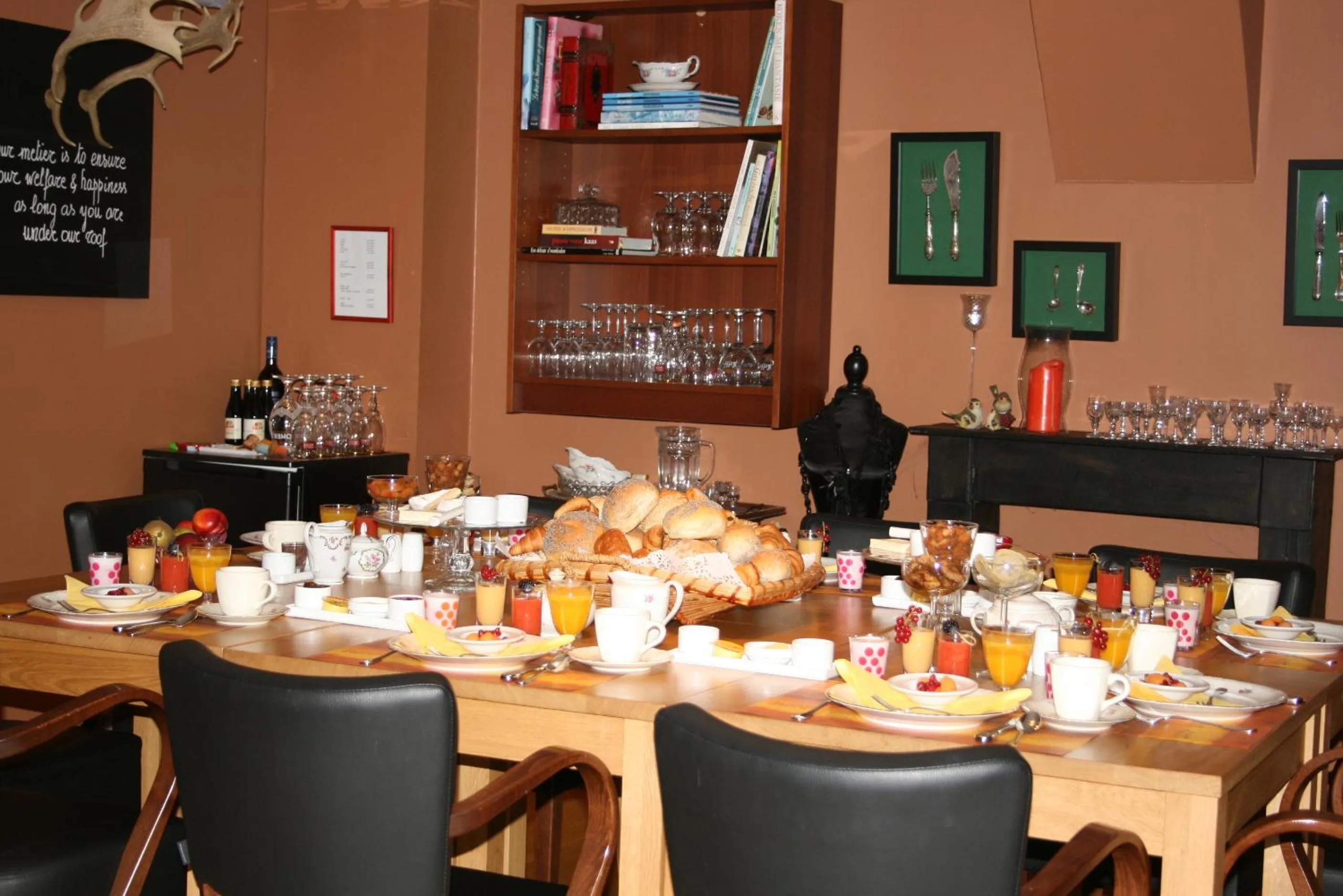 Food in Full House Hotel