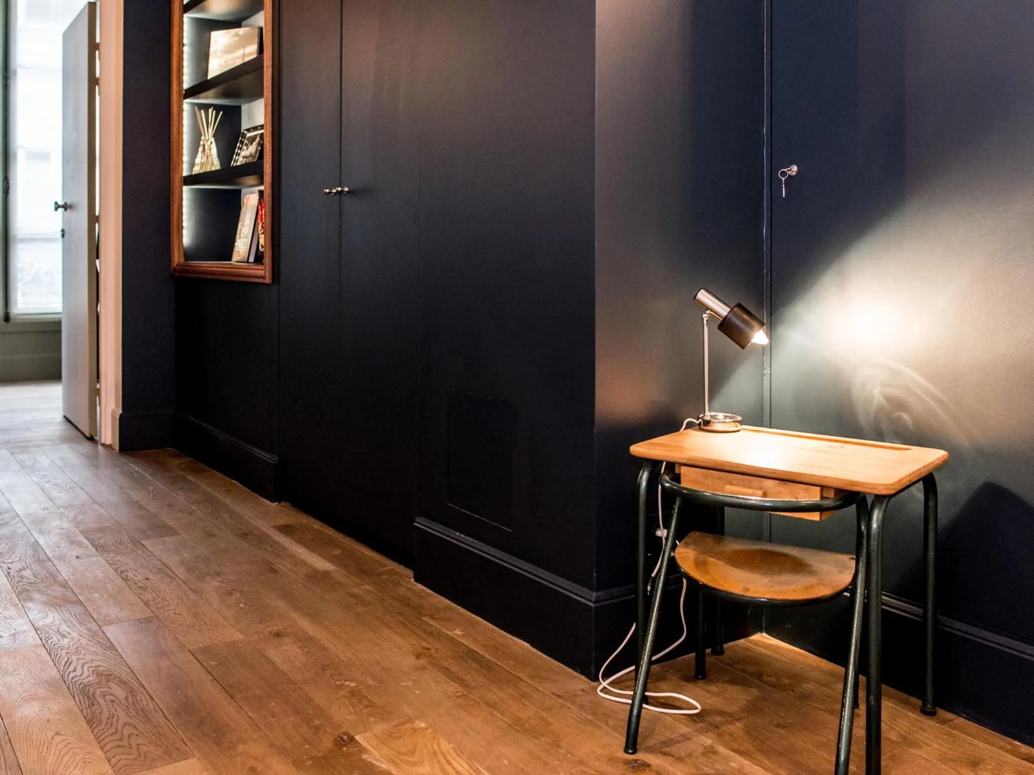 Decorative detail in 1er Etage SoPi-Montmartre