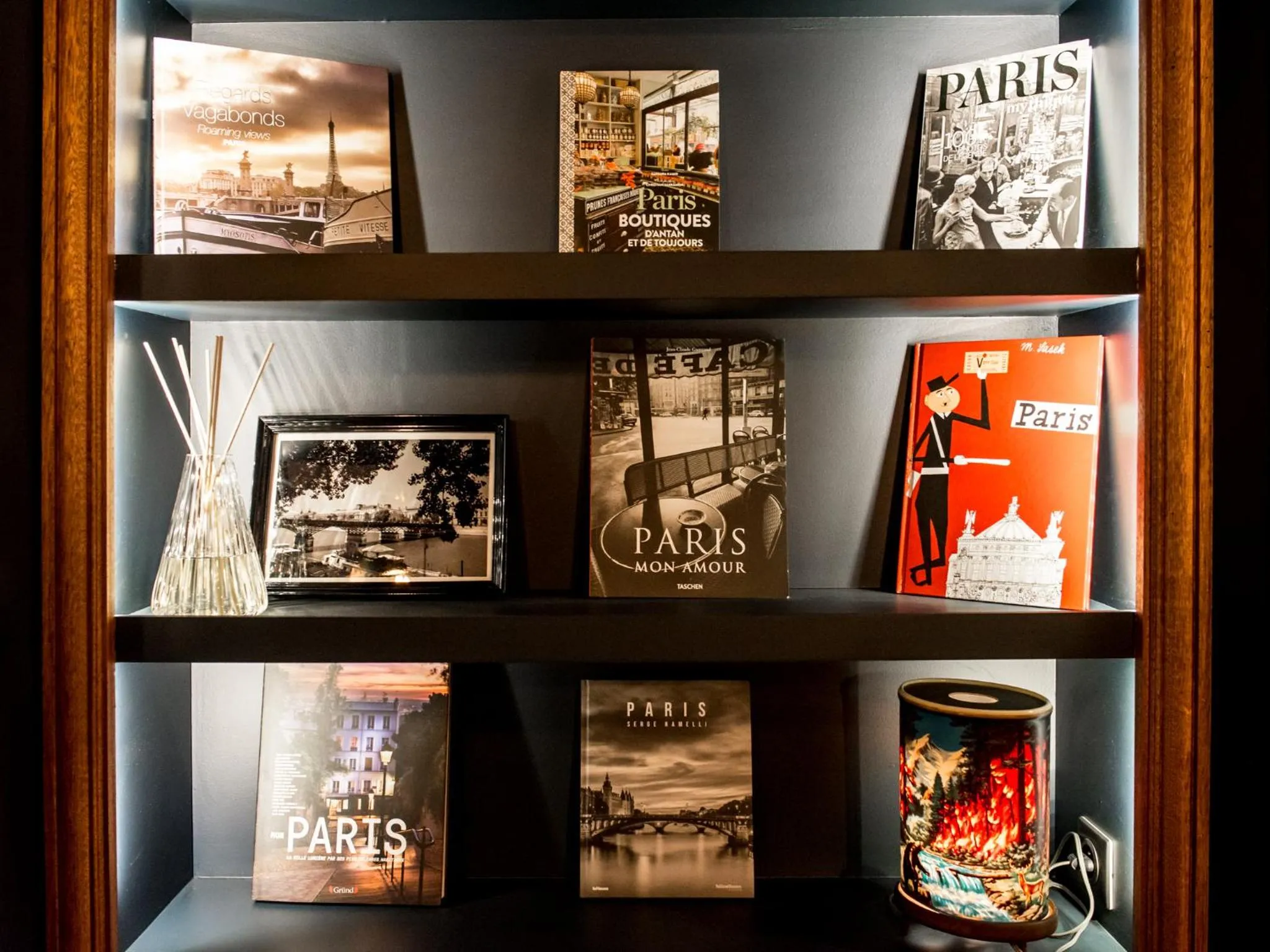 Library in 1er Etage SoPi-Montmartre