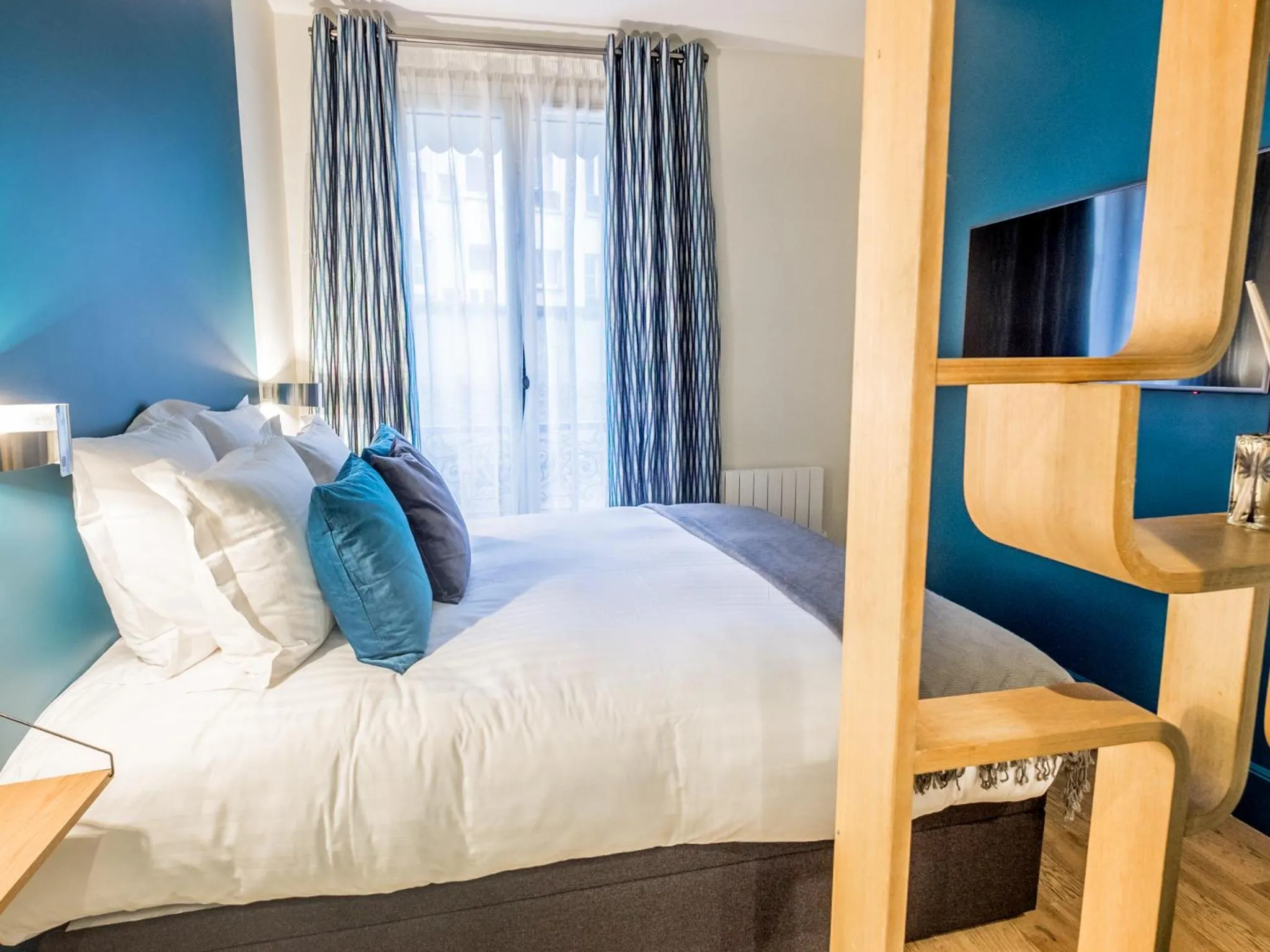 Photo of the whole room, Bed in 1er Etage SoPi-Montmartre