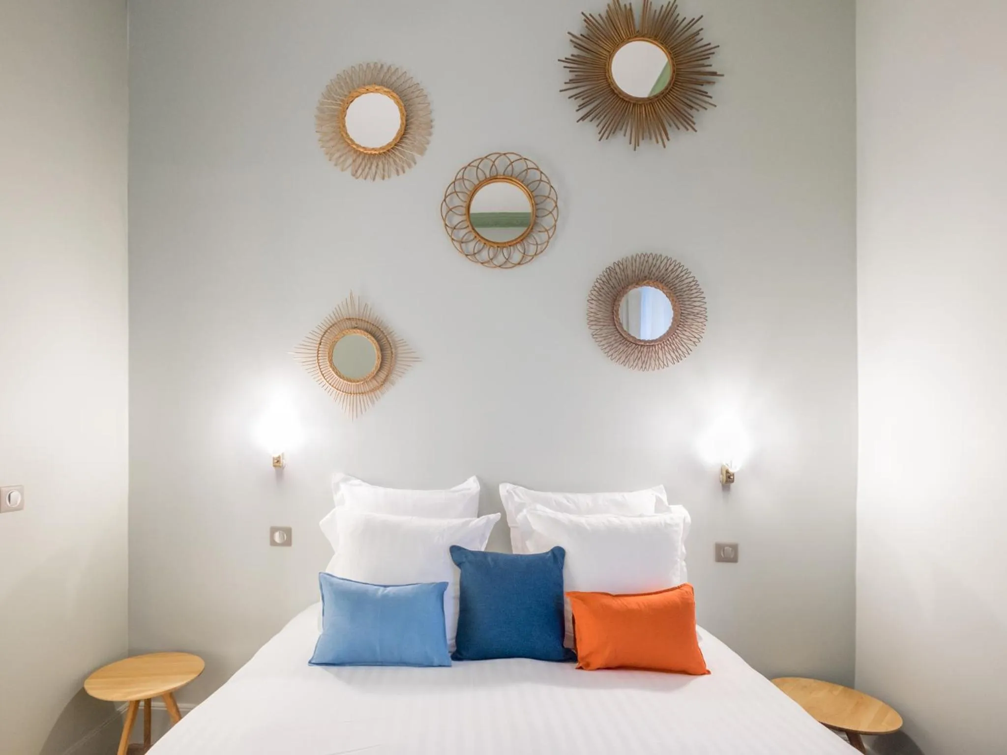 Photo of the whole room, Bed in 1er Etage SoPi-Montmartre