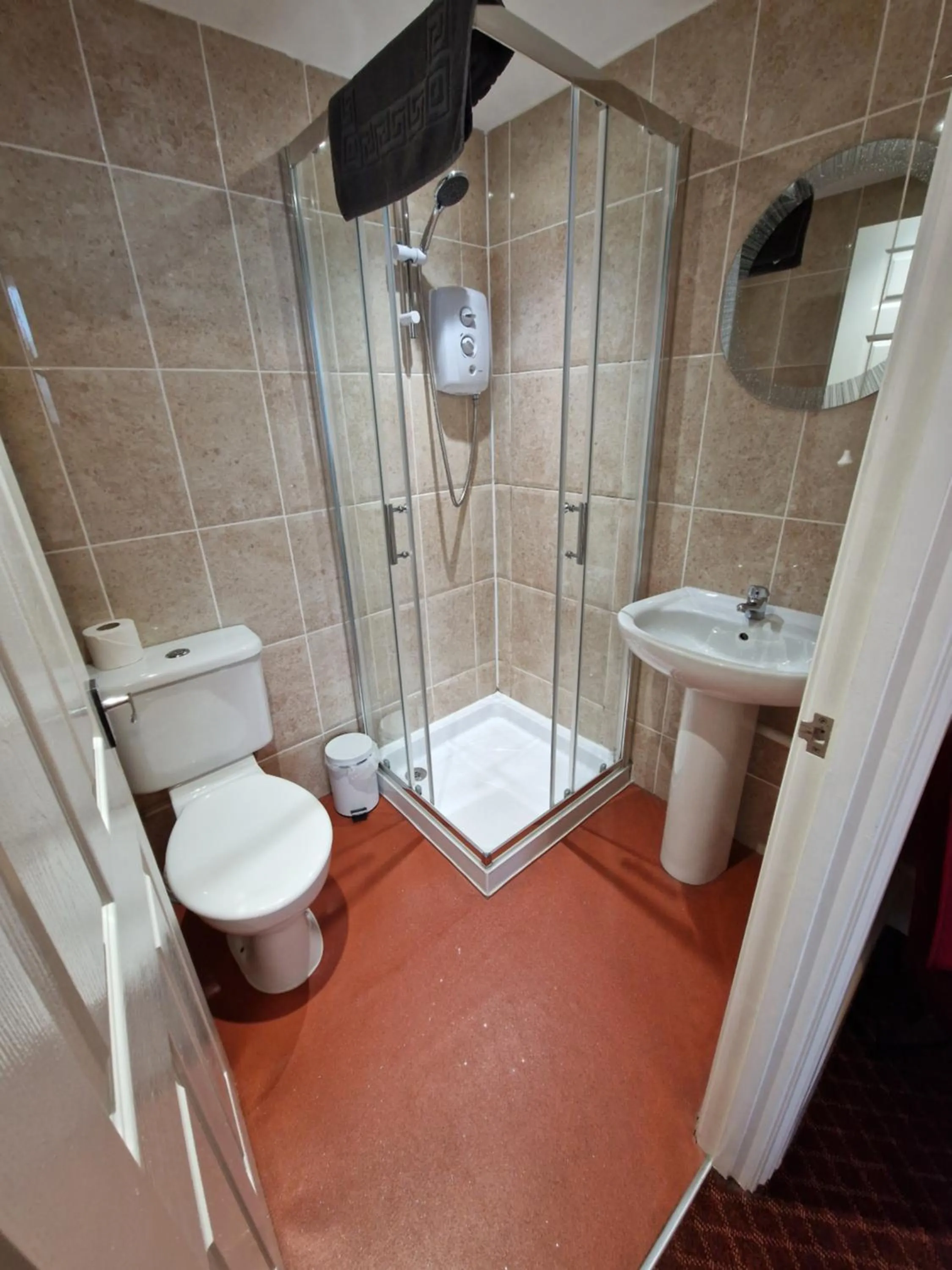 Shower in The Swan Hotel