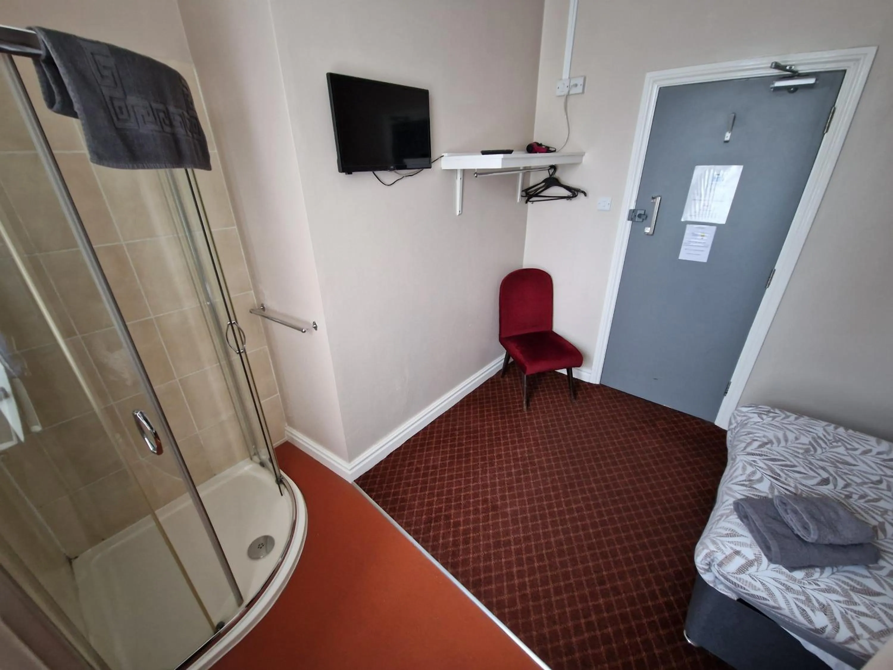 Shower, Bed in The Swan Hotel